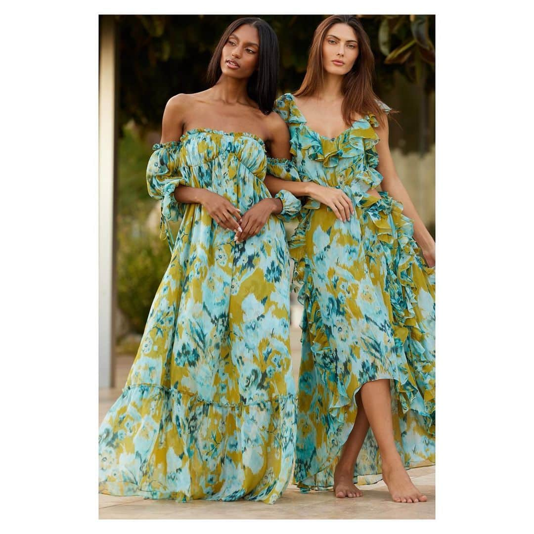 ティーバッグスのインスタグラム：「Exclusively yours ✨ Be the best-dressed guest in our exclusive Arabella and Alessandra dresses handcrafted from an airy blue abstract chiffon. #MISASummer23」