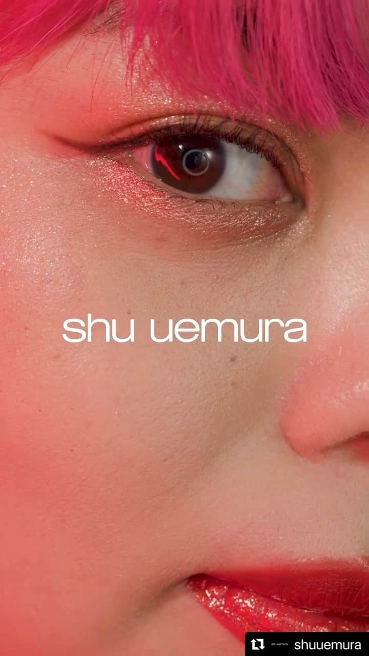 桃果愛のインスタグラム：「#Repost @shuuemura radiant skin, and glitter eyes and lips for a confident start. 🧨shu icons are decorated in a sparkling new outfit for the #yearoftherabbit.⁠ ⁠  ⁠ #shuuemura  #シュウウエムラ #limitededition #makeup」