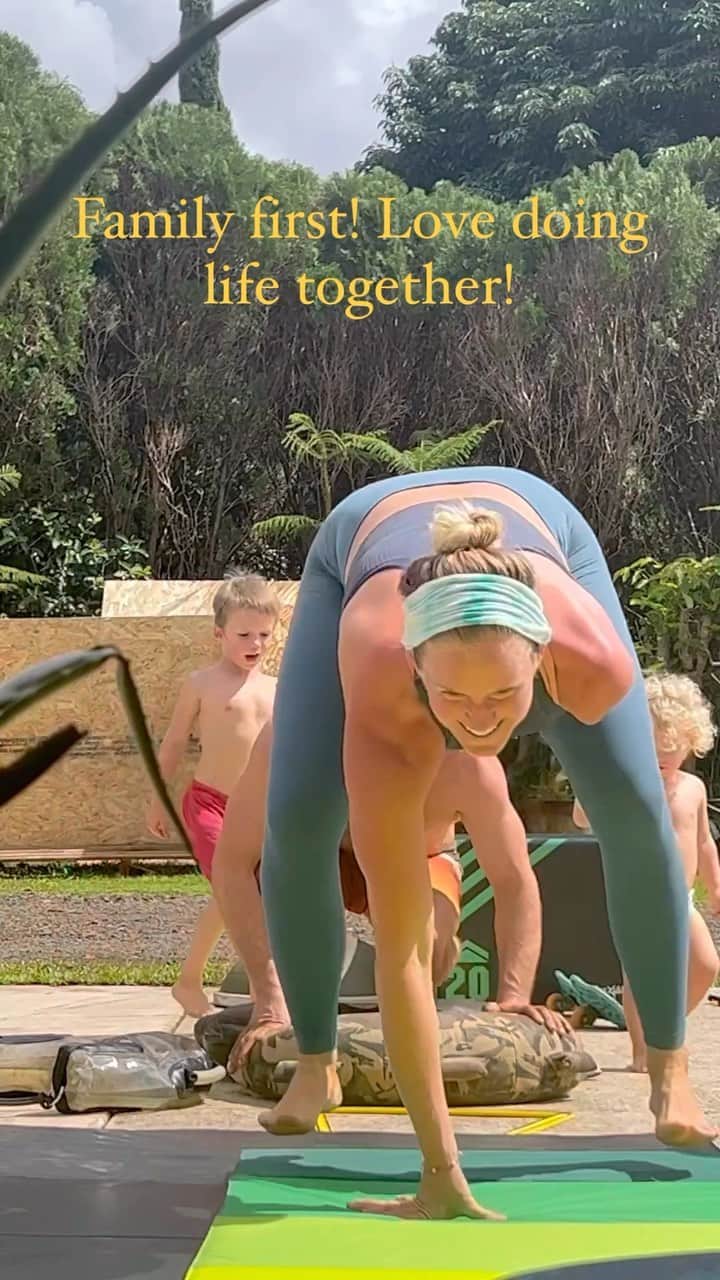 Bethany Hamiltonのインスタグラム：「Staying healthy together! 💪🏽🤗💛 Our boys are always welcome to join us for movement!  As a mom, I believe the health of my children is almost 💯 directly up to me. So the movement they have, what they eat, their sleep, mental and emotional. And encouraging them in their faith! It is all a balance… I’ve found that the better educated I am, the healthier I am, the more rested i am… I can then better serve them along side my hubby of course!  It’s a joy and an honor to serve them and help direct their life! #motherhood #familyfun #familyhealth」