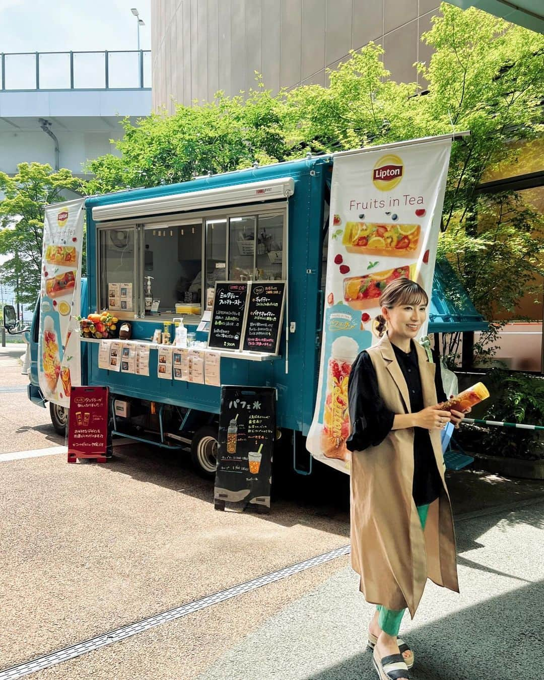 木村まこのインスタグラム：「木の葉モールで🌿 映えはもちろん‼︎ 美味しい〜ドリンク🍹  こちらはフルーツin tea 𖤣𖥧𖥣𖡡𖥧𖤣  「リフレッシュストロベリー」 ▶︎アールグレイベースに レモン,キウイ,ストロベリー オーギョーチ,ミント‼︎ 暑い日にスッキリ飲めるteaでした♡ 【可愛いタンブラー込みで¥1100】  🍞🧁🍞🧁🍞🧁  木の葉モールでは🌿 今週末5/20-5/21 \\🍞パンスイーツマルシェ🧁//が ガーデンコート1Fにて開催されるよ ベビーカステラやジェラート、フルーツキャンディなどなどˎˊ˗ おしゃれで美味しそうなのがたーくさん♫ お気に入りパンスイーツゲットしてね♡ 出店情報は3枚目参照しておくれ𓂃𓈒𓏸  恐竜射的🦕🎯も同時開催 恐竜グッズGETしちゃってねˎˊ˗ 【参加:200円】  #福岡ママ#福岡子育て #福岡子連れ#アラサーママ　 #木の葉モール #konohub #PR #このは部 #木の葉モール橋本」