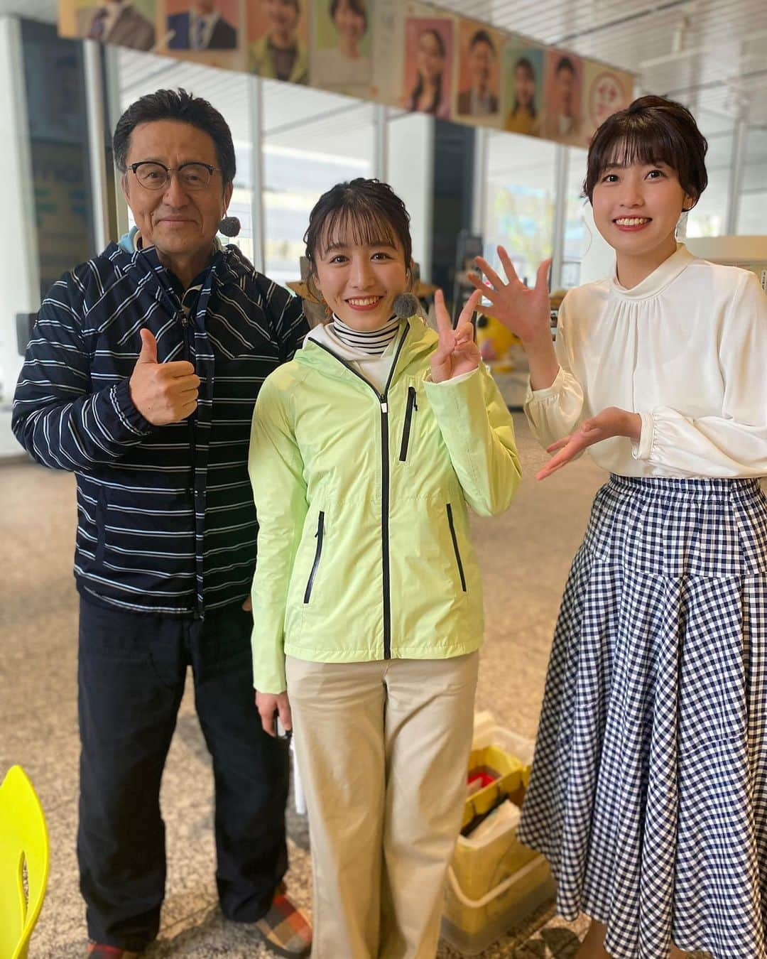 室岡里美さんのインスタグラム写真 - (室岡里美Instagram)「⁂  イチモニ！に新しい仲間が加わりました！  この春HTBに入社した新人アナウンサー 福地妃菜美(ふくち ひなみ)さんです。  栃木県の出身で、北海道暮らしは初めて。 私もそうでしたが、慣れない土地での社会人生活は大変なことも多いです。 でも必ず楽しくなる！！！ そう思える日が早く来るお手伝いができたらいいなと 11年目の先輩は思っています。笑  これからは月曜日と火曜日、週のはじめにお天気を担当します。 お花が咲いたように笑う、とっても可愛い後輩。 みなさんにも爽やかな朝を届けてくれると思います！ ぜひあたたかく見守って頂けたら嬉しいです。  よろしくお願いします！  #HTB #イチモニ #新人アナウンサー #福地妃菜美  #お天気担当 #いってらっしゃい #言い方を模索中です  そういえば… #HTBアナウンス部は似た苗字の人がたくさん #福田　#福永　#福地 #田口　#谷口　 #菊地　#福地 #林　#森　#森  #アナウンサー #室岡里美」5月16日 9時59分 - htb_satomimurooka