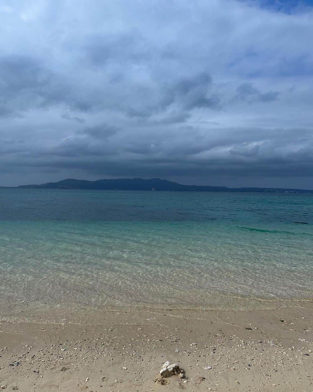 守谷香里さんのインスタグラム写真 - (守谷香里Instagram)「・ 後半は曇りでしたが午前中は晴れたので最高でした☀️ 海大好き姉妹🌊🫧🪼🩵   シークワーサーからあげクン見つけて 買ってしもうた🥺🫶🏻」5月16日 10時18分 - kaoriel1014
