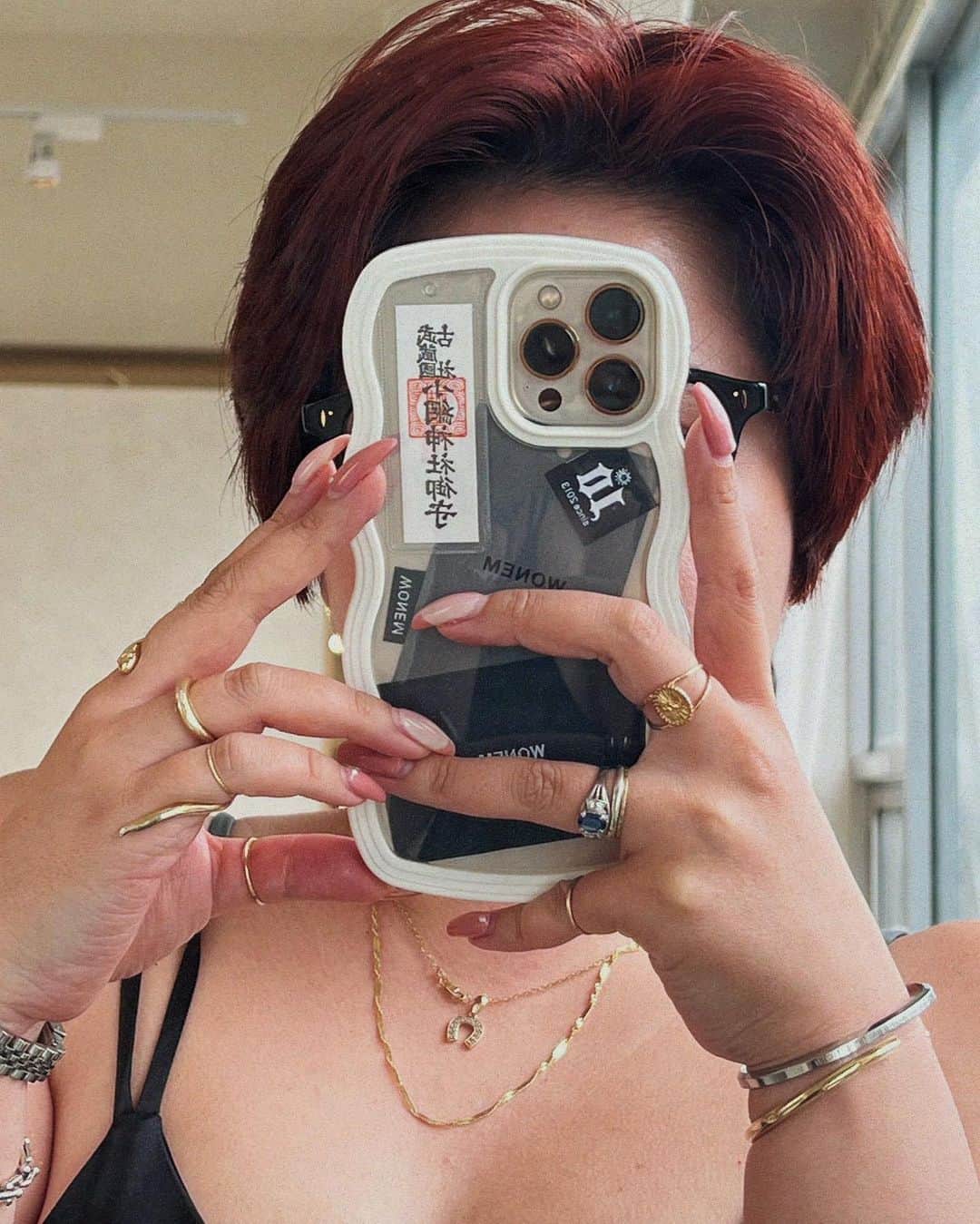 金子若菜さんのインスタグラム写真 - (金子若菜Instagram)「⠀ 白も可愛い🤍  proMAXって中々可愛いケースないから、 このシリーズ本当好き😊 携帯自体大きいのだけどこのケースは持ちやすくてありがたいの。  私の大切なモノ達を詰め込んでるケース🙇‍♀️  #また紗香にお願いしたよ😇 #アラサーは可愛いケース見つけても売ってる場所がわからない😇」5月16日 10時24分 - wakana__kaneko