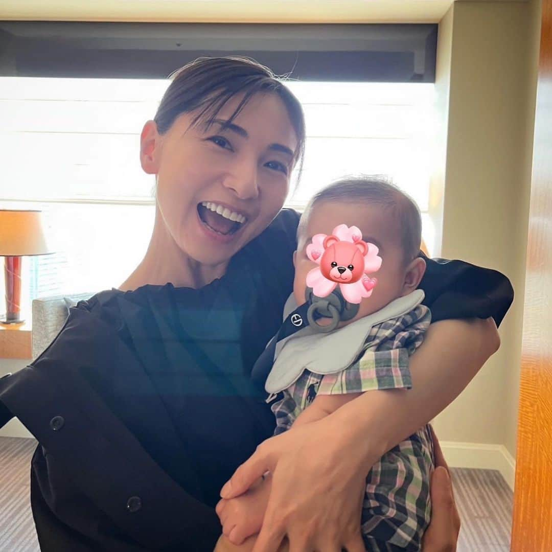 和泉佑三子さんのインスタグラム写真 - (和泉佑三子Instagram)「新生児ちゃん💖💖💖 久々の赤ちゃん抱っこ🤱 うぎゃー、可愛すぎる。。。この時って一瞬なんだよね〜✨  お友達が遊びに来てくれました。。。 楽しくて幸せなひとときでした💖」5月16日 10時39分 - izumisae_official