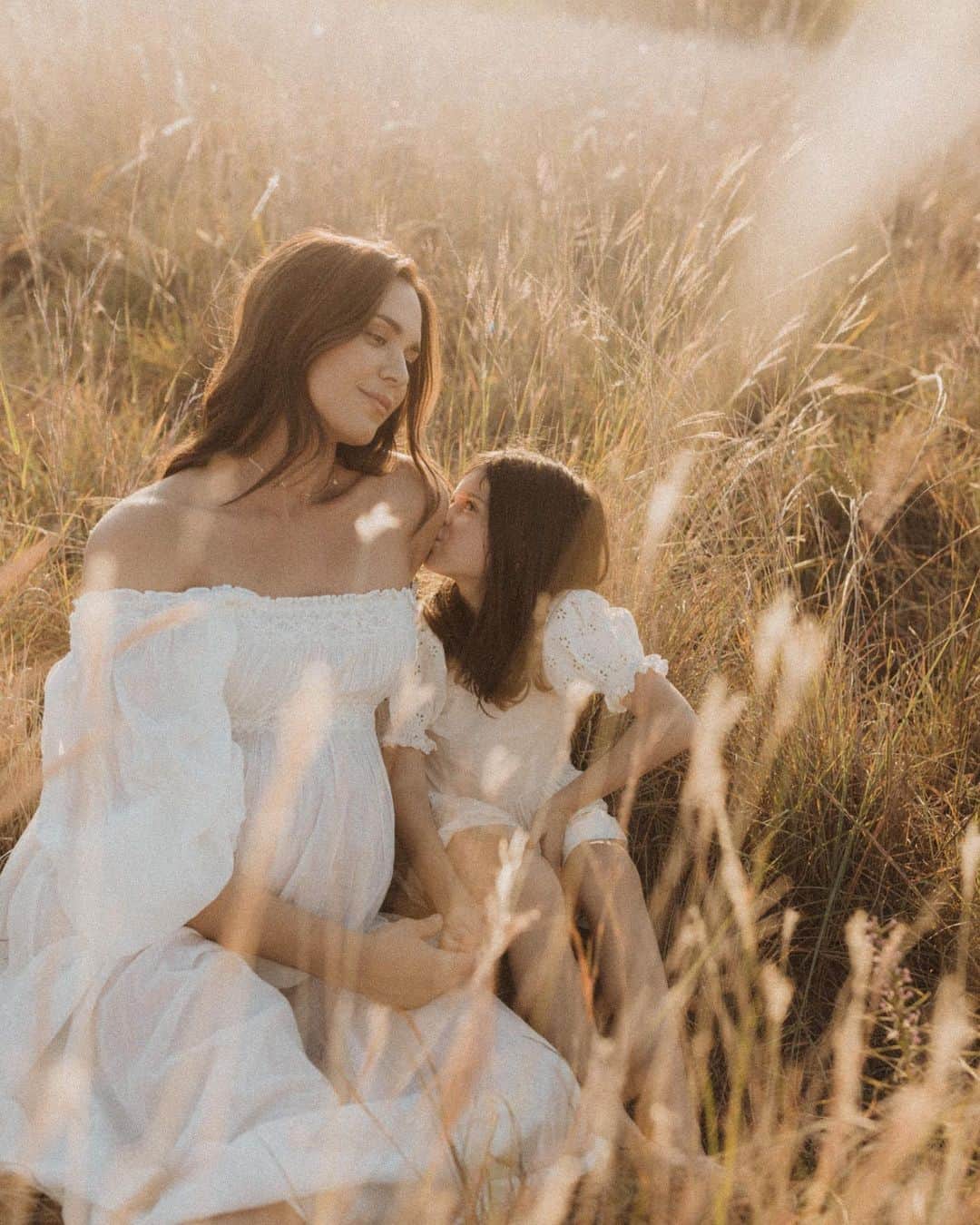 オデット・アナブルのインスタグラム：「Happy Happy Mother’s Day (should be everyday) to everyone Mothering. We all know how hard we work. I’m a day late, because… Mothering. 🤍🤍」