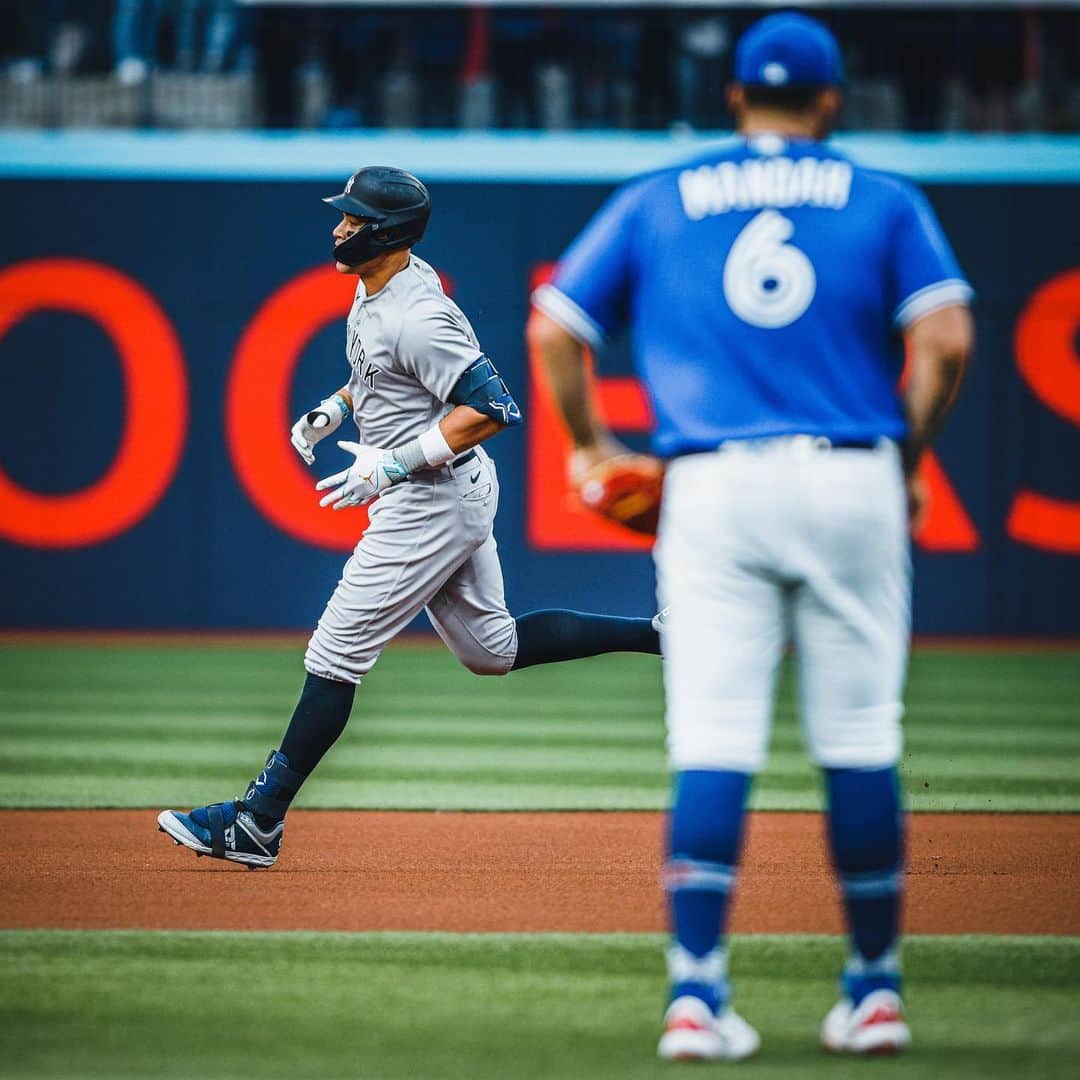 ニューヨーク・ヤンキースのインスタグラム：「Sticks in the 6ix.」