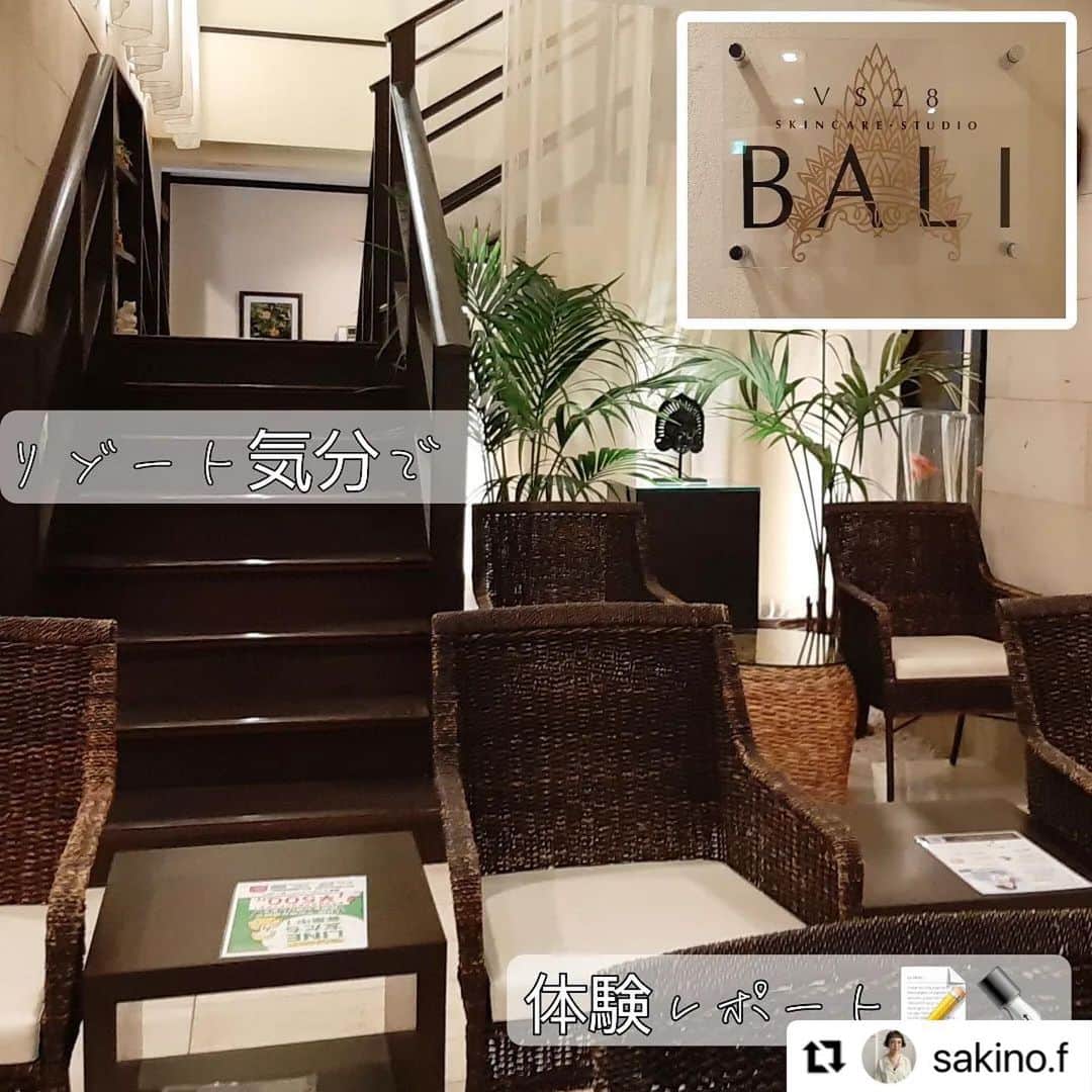 vs28baliのインスタグラム：「#Repost @sakino.f さま  施術の詳しい内容が詰まった素敵な投稿ありがとうございます‼️ 自分ではなかなかほぐしづらいあごまわりや口腔筋、首の疲れなどにもアプローチするプレミアムなコースです︎💕︎  ご予約・詳細はプロフィールのリンクをチェック🔗  ・・・ 過去の投稿はこちら→【@sakino.f】 _____________________________♡  マスク無しでも自信ある顔になれたよ❤️   今回体験したのは 【毛穴洗浄フェイシャルコース+マスクレスでも最強小顔！プレミアムオプションケア】約80分　通常価格34,100円～   @ebm_ginsta_gram 店で 施術して頂きました。   カウンセリングから対応に感動する✨ 肌年齢チェックマシンで写真を撮って 今の肌状態をきちんと説明。   私は【油分】が不足している 乾燥肌でした～   とことん肌悩みに寄り添ってくれるから もう、全部お任せしちゃいたくなる←  それを元にしっかり毛穴の洗浄。 赤くなったりしないし、吸引されてても全然辛くないの～ ミクロンレベルのミストを当て続けながら 肌に栄養を与えつつ 筋肉やツボを刺激。   最終的にはフワッフワな肌に仕上がった←   オプションは 顎の筋肉をほぐすマッサージと 首もとをほぐして 顔もリフトアップする工程。   外に流れていた顔が中心に集合←   こんなに違うものなのね。 マスクもそろそろ外す時間が長くなってきて ちょーっと自信ないってヒト   この投稿見たヒト →初回体験価格8,800円   全国に43店舗展開している スキンケアスタジオで施術出来るってよ～♪ 私も時間つくってリピートしようとしてる←  夏に向けて自分に自信つけたいヒト 是非行ってみてね❤️  @vs28bali   #スキンケアスタジオ #PR #イービーエム化粧品 #フェイシャル #毛穴洗浄 #美肌 #小顔 #マスクレスでも最強小顔 _____________________________♡   いつもいいね！👍コメント💬保存ありがとうございます♪   海外輸入品✈️ セレクトショップ始めました✨ プロフィールから飛べるので是非覗いて見てください♡   お気軽にフォローして貰えたら嬉しいです♪ @sakino.f ♡___________________________」