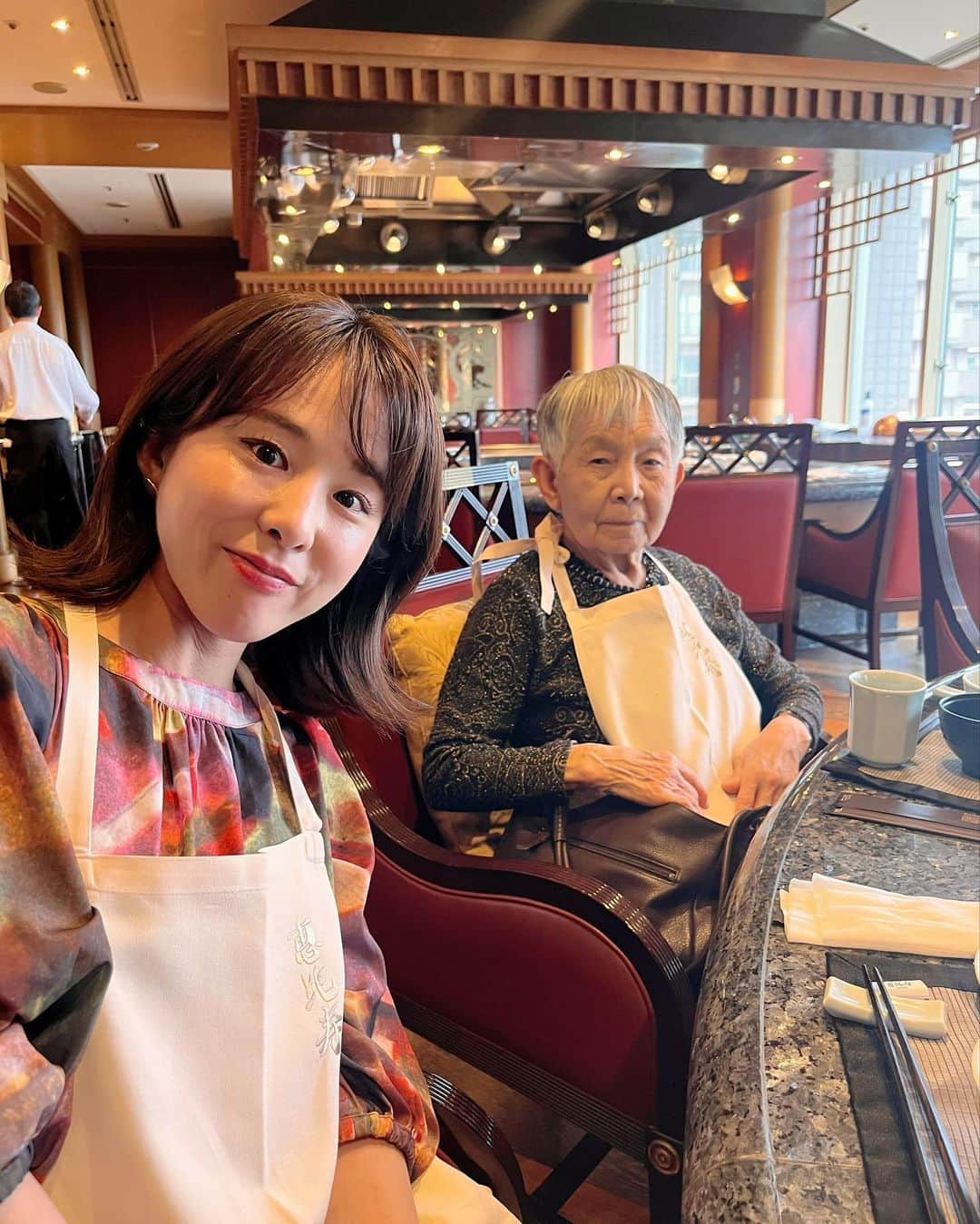 阿部真澄さんのインスタグラム写真 - (阿部真澄Instagram)「.  91歳の祖母と恵比寿へランチへ🍴 コロナ禍で行こう行こうと言いながら3年ご越しのおでかけです  ステーキをぺろっと食べる姿を見て元気の秘訣はお肉を食べることだなぁと実感しました  #おばあちゃん #鉄板焼き恵比寿」5月16日 11時25分 - abe_masumi