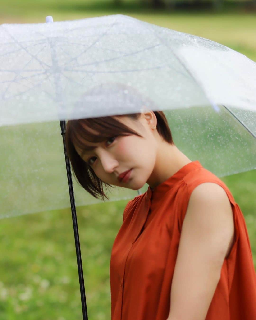 AYAのインスタグラム：「雨の日のポートレートもいいですねꕤ︎︎·͜· ︎︎ (小雨限定w)  @hosohosson11   #portrait #photooftheday #fashion #cosme  #Pics_Jp #reco_ig #igersjp #icu_japan #wu_japan #ig_japan #indies_gram #art_of_japan_ #bestjapanpics #Lovers_Nippon #photo_jpn #ootd #daily_photo_jpn #jp_gallery #deaf_b_j_ #team_jp_ #team_jp_西 #indies_gram #indies_portrait #PHOS_JAPAN #ptk_japan #osakacameraclub  #canonphotography」