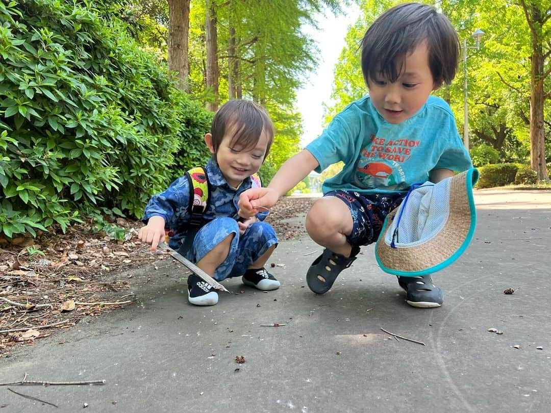 下田美咲さんのインスタグラム写真 - (下田美咲Instagram)「尊きゴールデンウィークの思い出。まるで動画のような静止画特集📷君たちのおかげで私は毎日が幸せだ。育てるの本当楽しい。  #ゴールデンウィーク #兄弟 #三歳差 #公園」5月16日 17時06分 - shimodamisaki815