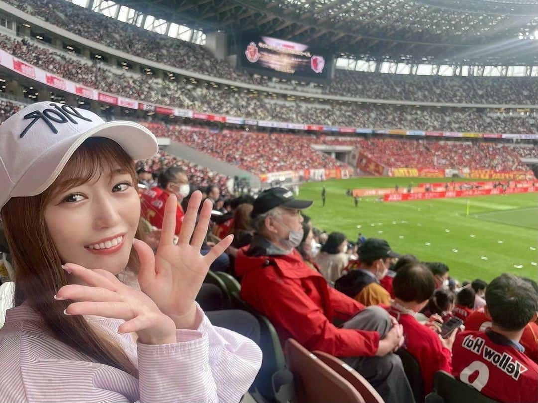 栗原里奈さんのインスタグラム写真 - (栗原里奈Instagram)「✴︎ 先日久しぶりのスポーツ観戦⚽️！！！ 会場の熱気さいっこーでした！🔥  またいろいろ観に行きたいなあ、スポーツ素晴らしい！！！  高まりました🥺  #サッカー#観戦#スポーツ#実は運動するの大好き#でも出不精#運動不足#観るのも好き#休日#off#dayoff#soccer#sport」5月16日 17時06分 - rina__kurihara