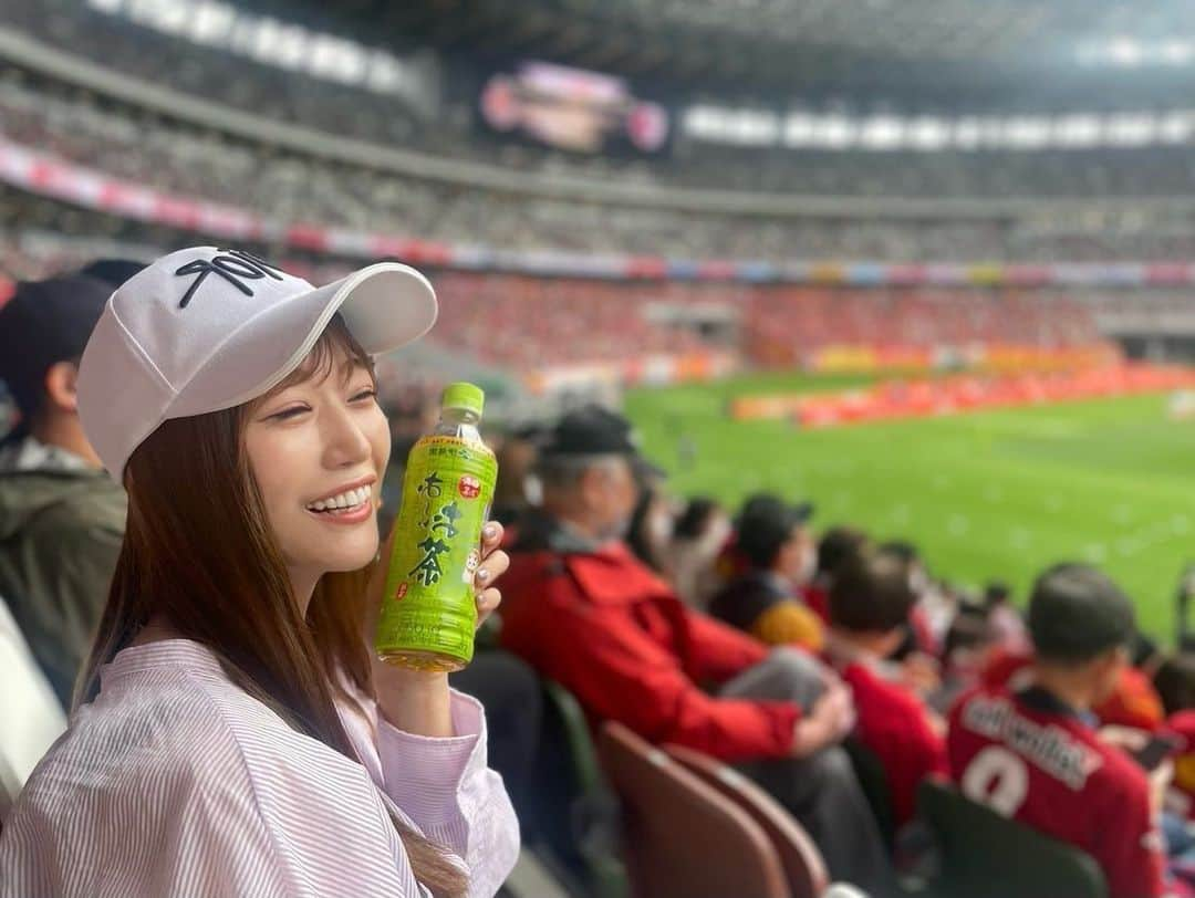 栗原里奈さんのインスタグラム写真 - (栗原里奈Instagram)「✴︎ 先日久しぶりのスポーツ観戦⚽️！！！ 会場の熱気さいっこーでした！🔥  またいろいろ観に行きたいなあ、スポーツ素晴らしい！！！  高まりました🥺  #サッカー#観戦#スポーツ#実は運動するの大好き#でも出不精#運動不足#観るのも好き#休日#off#dayoff#soccer#sport」5月16日 17時06分 - rina__kurihara