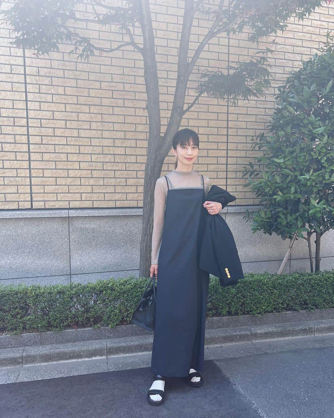 安田美沙子さんのインスタグラム写真 - (安田美沙子Instagram)「今日は、TBSラジオ 「教えて！壁紙のこと。」 収録でした✨  どんどん壁紙に詳しくなる私。 いつかのマイホームの時には めっちゃこだわりたい。  今日は、あったかいね！！ ぽかぽか気持ちいい🌈  TBSラジオの公式YouTubeでも ラジオが聴けます📻 ぜひ、ご覧(お聴き)ください♥️  https://youtu.be/uE30NxDdIXo  #tbs #tbsradio #教えて壁紙のこと #youtube #ヤヨイ化学 #onepeace @florent___official  #shoes @therow  #socks @beautifulpeople #みさこファッション」5月16日 11時45分 - yasuda_misako