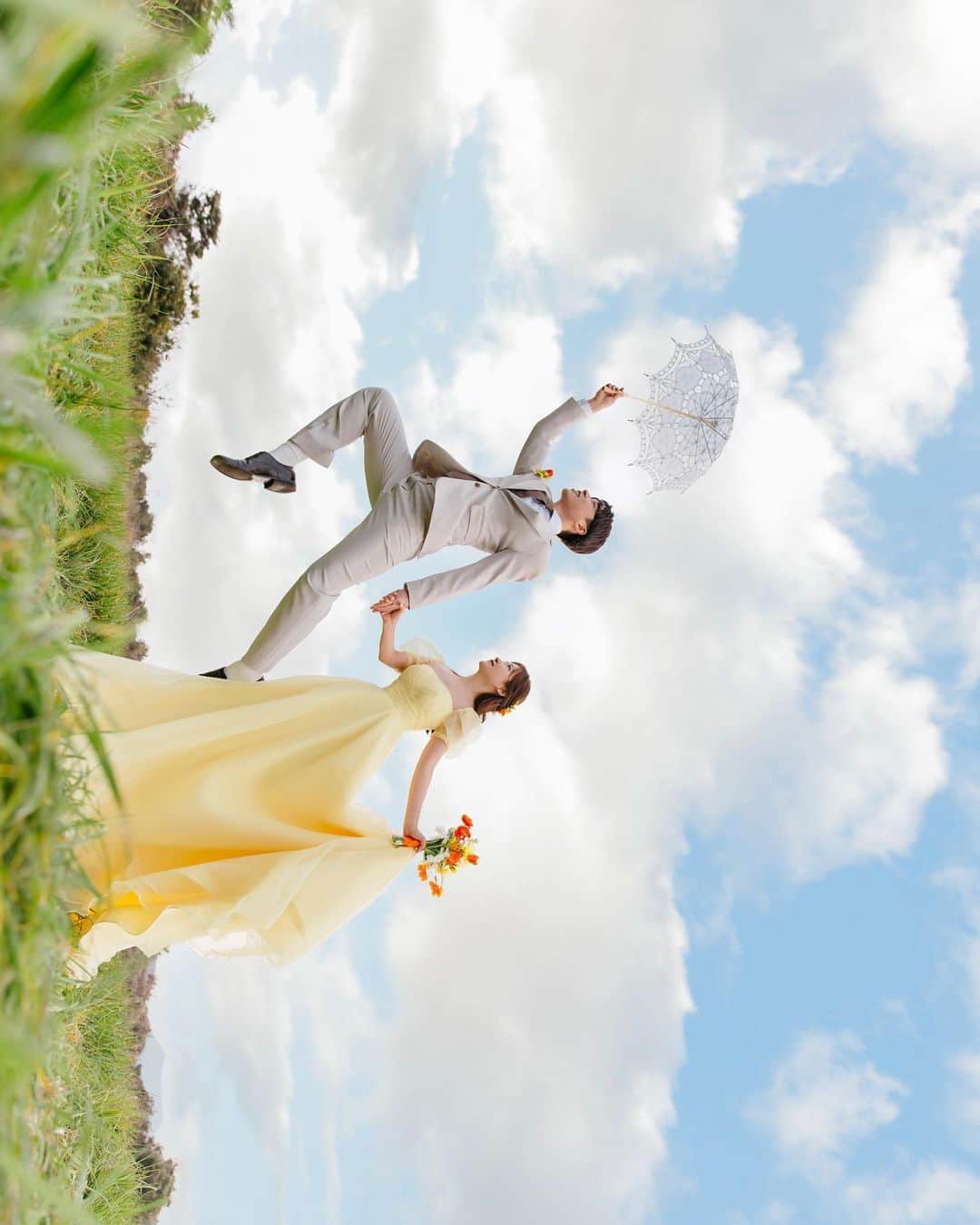 에테르 etherさんのインスタグラム写真 - (에테르 etherInstagram)「시그니처 점프로 시작하는 오후🤍 멋진 신랑님들 넘 많아서  대충 보이는로 골라올리는게 이정도🫧  / #에테르의바다 #제주스냅 #제주도웨딩스냅  #점프샷 #시그니처포즈 #제주웨딩촬영 #결혼사진」5月16日 11時57分 - your.ether
