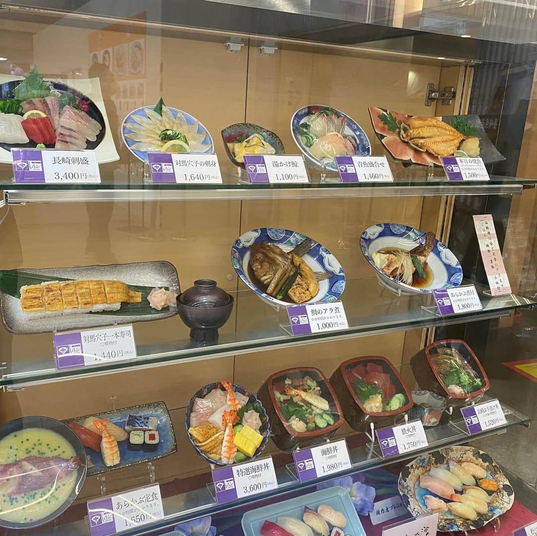岩村菜々美さんのインスタグラム写真 - (岩村菜々美Instagram)「#長崎空港 #空港のお寿司屋さん 侮るなかれ。 長崎空港のお寿司屋さん、やばい！ 魚はぷりっぷりのぶりんぶりんやし これ東京で食べたらいくらすんのw ってくらいのクオリティのものが 4000円くらいで食べられます。 多分東京では1万超える 全部で1万5000円くらいかなーって思ったら9000円以内で食べられた！ 一人前ならもっと安い！」5月16日 11時53分 - nanami1120