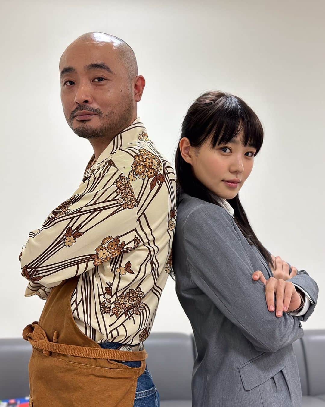 あなたがしてくれなくてものインスタグラム：「． 🫧オフショットをお届け🫧  陽一と出会った頃のみち( #奈緒 )と カフェ「肆」オーナー高坂( #宇野祥平 )  ちょっとめずらしい２ショットを📸  #あなたがしてくれなくても  📣 ５話の #TVer 見逃し無料配信は 　　次回放送の5/18（木）まで！ 　　まだの方ももう一度見たい方も 　　お見逃しなく👀✨ 📺１〜３話も変わらず無料配信中 　　プロフィール欄のリンクからチェック！」