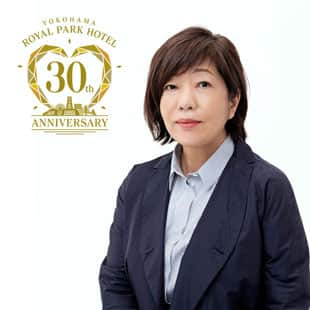 のインスタグラム：「開業30周年記念特別企画 お食事付講演会　#林真理子 －小説を書く時間－  📢チケット発売中  📅8/6(日) 📍横浜ロイヤルパークホテル 宴会棟3階 鳳翔  🗣️直木賞受賞作家である林真理子が物語を生み出す力、新しい挑戦への意欲など、そのパワーの秘訣を語ります！  🔎チケットは、林真理子 ぴあで検索！」