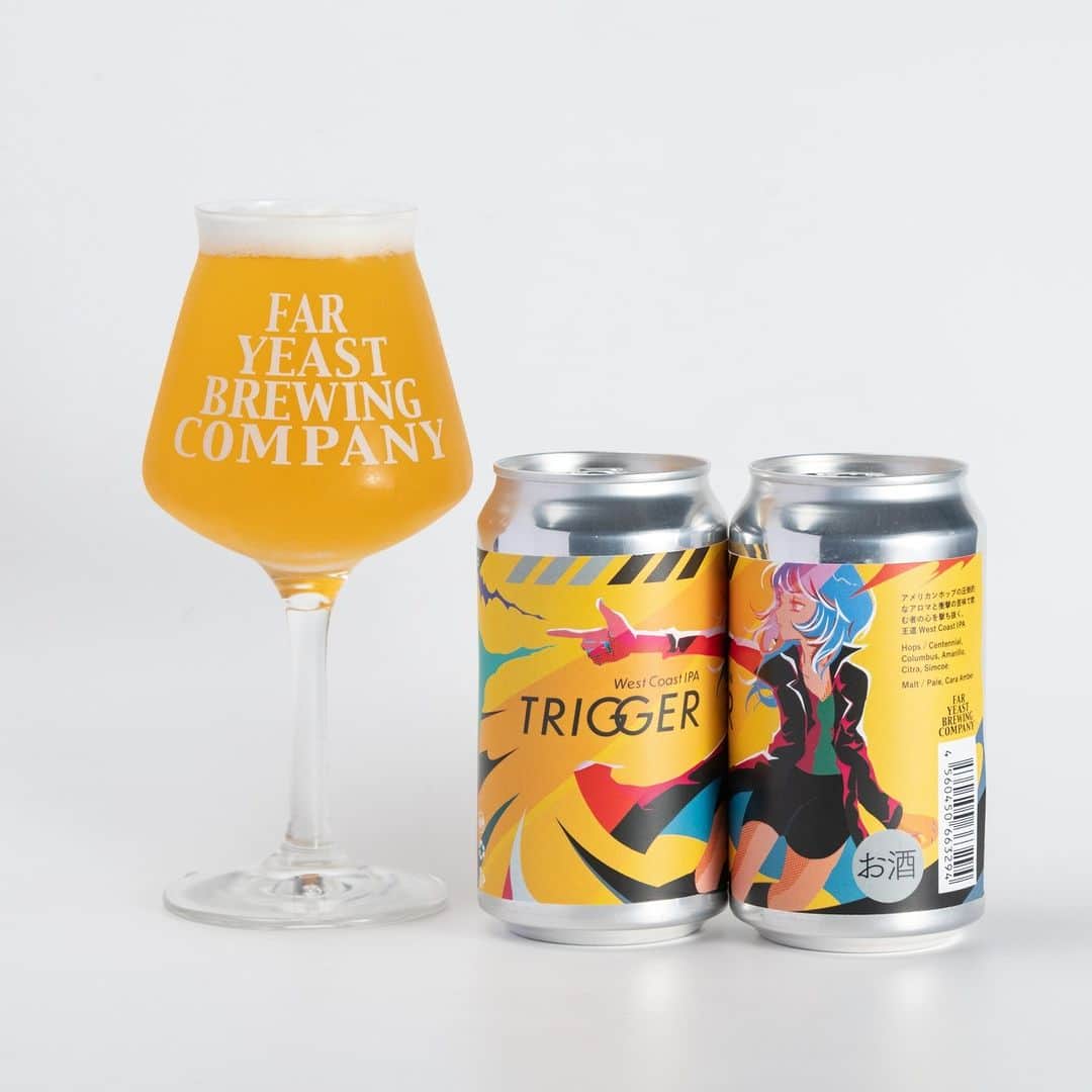 FAR YEAST BREWINGさんのインスタグラム写真 - (FAR YEAST BREWINGInstagram)「＜あなたの心を撃ち抜く！王道West Coast IPA🍻＞  本日リリースの新作Limited Productは、FYBではめずらしい王道West Coast IPA！  創業以来ベルジャンスタイルを得意としてきた我々が、この大人気スタイルに正面から挑みました。 担当ブルワー自身がかつて心を撃ち抜かれ、クラフトビールの世界に足を踏み入れるきっかけにもなったWest Coast IPA。多くの人にとってもこのプロダクトがクラフトビールの魅力に触れる“Trigger”となってほしいと願って誕生したBEER、製法も味わいもデザインも！形を破って登場！！  ※要冷蔵ダヨ！※  --------------------------- ▼△▼Far Yeast TRIGGER▼△▼ ABV:6.8% IBU:70 Style: West Coast IPA Hop:Columbus,Centennial, Amarillo,Citra,Simcoe  Tasting Note: アメリカから届いたばかりのフレッシュな4種類のホップを、定番『東京IPA』の2.5倍、過去最大量となる45kgドライホッピング。容器内２次発酵は行わず、発酵後に低温下で保管し不純物を沈殿させるコールドクラッシュを行い、クリアな見た目と味わいを実現。 圧倒的な柑橘系のアロマとクリーンな苦味！！ ---------------------------  [本日より公式Web Storeで販売開始] 本日12:00より350ml 缶の販売を開始いたします。 詳細はプロフィールリンクから！  [出荷開始日] Web Storeでのご購入分及び、全国のビアバー、飲食店、酒販店へ向けて5月17日（水）より順次出荷を開始いたします。  #faryeastbrewing #faryeast #fyb #craftbeer #japaneasrcraftbeer #westcoastipa #ipa #trigger #源流醸造所 #yamanashi #kosuge #kosugevillage」5月16日 12時14分 - faryeastbrewing