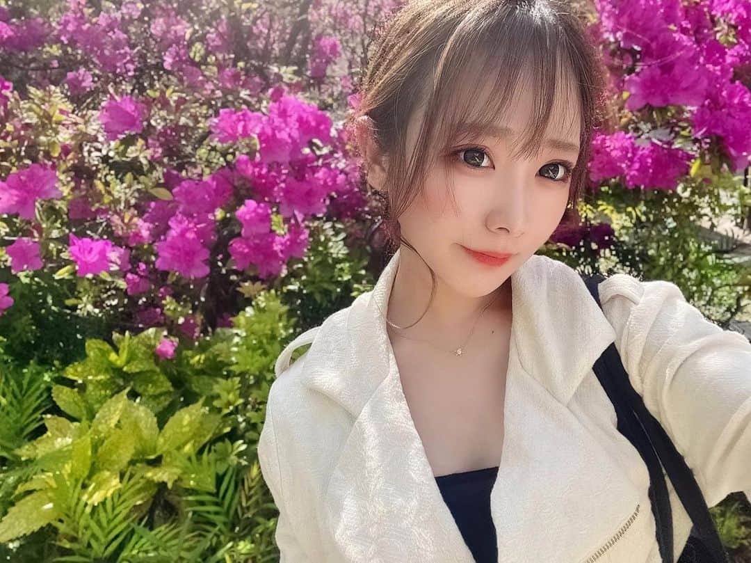 愛田杏奈のインスタグラム：「. . 昨日久しぶりに1日お酒抜いたら、体が絶好調で 朝からあれこれと用事済ませれてるんるん♡笑 . . 今日からまたがんばろー♡ . . #photo #自撮り #アラサー #アラサー女子 #独身女子 #元アイドル #女性経営者 #酒好き女子 #仕事コーデ  #打ち合わせコーデ #まとめ髪 #大人ヘアアレンジ  #ガーリーコーデ #大人ガーリー #春コーデ #instagood #likeforlikes #followme #フォロワー増やしたい」
