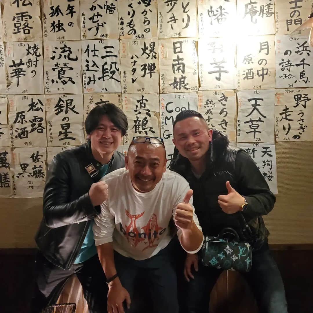 緑川創のインスタグラム：「神泉／たもいやんせ  だいぶ前になってしまいますが、引退後に小野寺会長と２人で食事に！！  たもいやんせさんの宮崎郷土料理が美味しすぎたし、芋焼酎の深さを教えてもらった。  いろいろなお話させてもらって、めちゃくちゃ充実した時間を過ごさせてもらい、本当にRIKIXで良かったなと。  小野寺会長、御馳走様でした。 改めて最高な引退試合をありがとうごさいましたm(__)m  まだ練習行っても後輩に負けないのでこれからもぶっ飛ばす👊😎🔥」
