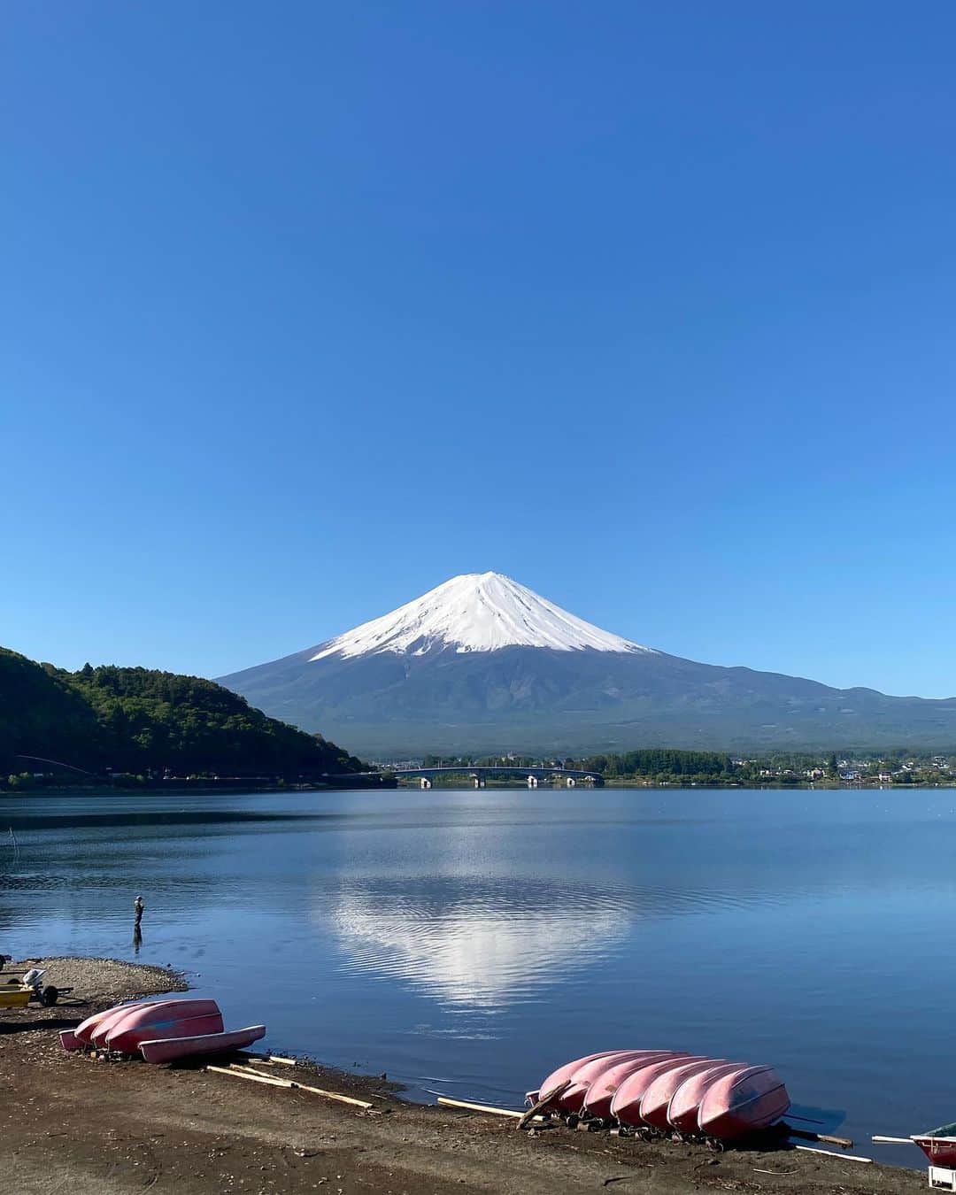 鈴木保奈美さんのインスタグラム写真 - (鈴木保奈美Instagram)「富士山、近っ ここまで来て1日中室内での撮影ってもったいないけれど、お山の良いパワーを浴びて元気になる気がする。そういうお気楽さって大事よね〜😊」5月16日 12時31分 - honamisuzukiofficial