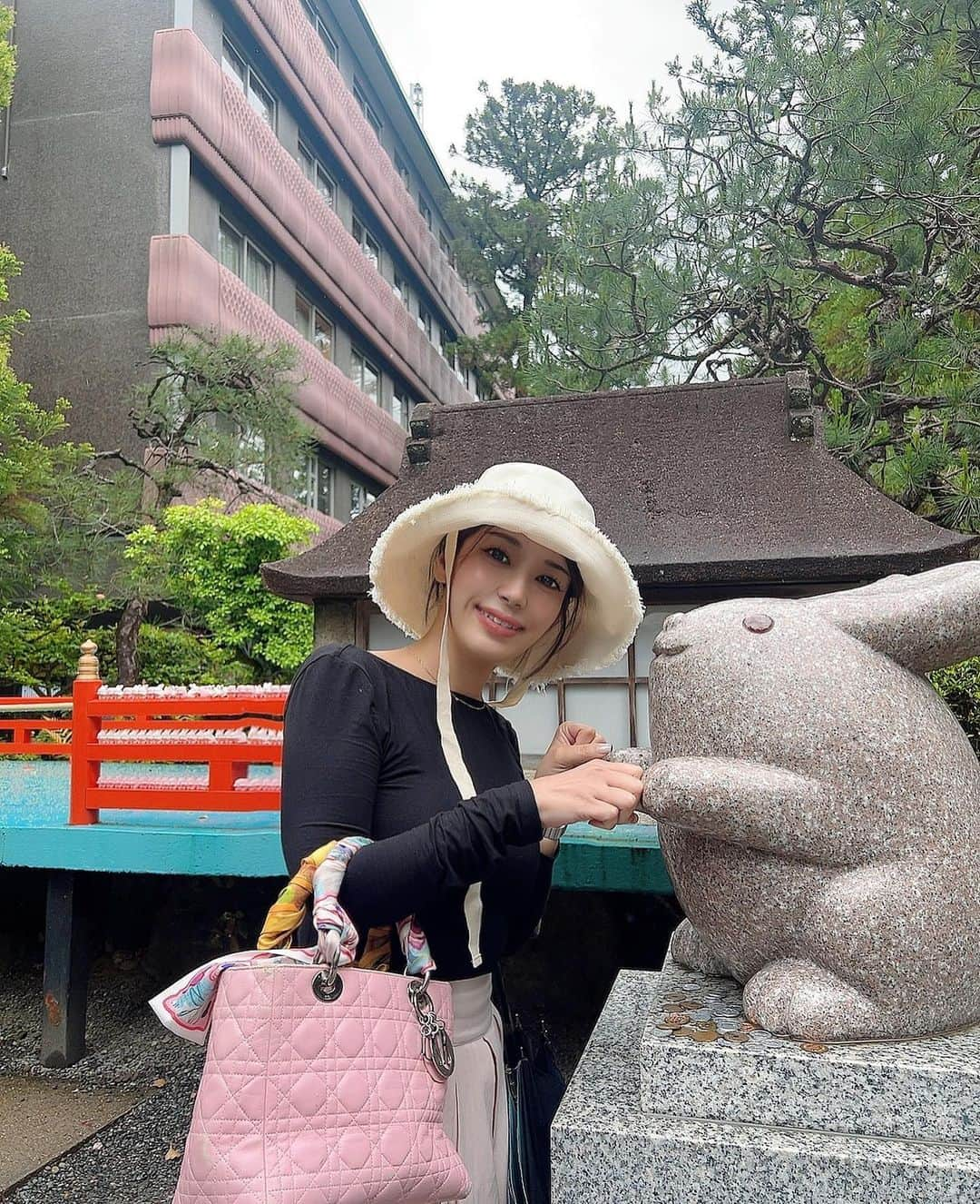 中村かなさんのインスタグラム写真 - (中村かなInstagram)「今年は卯年🐰 気になってたうさぎの神社 京都・岡崎神社へ⛩ ・ 境内にはうさちゃんがいっぱいで🐰 かわいすぎてきゅんきゅんでした💓 ・ 雨降りだったけど 貴船神社 @kifunejinja にも⛩ 奥宮まで行ってマイナスイオンたっぷり浴びてきました🌿 ・ ・ ・ ・ #岡崎神社 #貴船神社 #パワースポット #パワースポット神社 #パワースポット巡り #パワスポ #そうだ京都行こう #寺院 #神社 #神社巡り #神社仏閣 #京都観光 #京都旅行 #パワーチャージ #マイナスイオン #卯年 #兎 #うさぎ」5月16日 12時40分 - k777pime