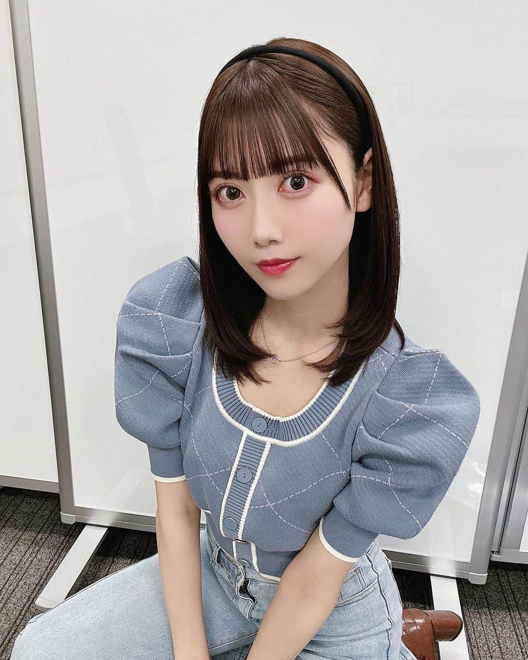 白瀬乃愛のインスタグラム：「・ デニムちゃん🪡 カチューシャつけてみた〜            #Instalike #dailylook #Japanesegirl #Japaneseidol #asiangirls #selca #ヘアアレンジ #l4l #followme #クロップド丈 #パンツコーデ #カチューシャ #shein #アイドル #snidel #偶像 #寫真 #拍攝 #自拍 #春コーデ #今日のコーデ #outfit #透明感#ootd #粉我 #아이돌  #ไอดอล #셀카  #셀카그램 #덕질」