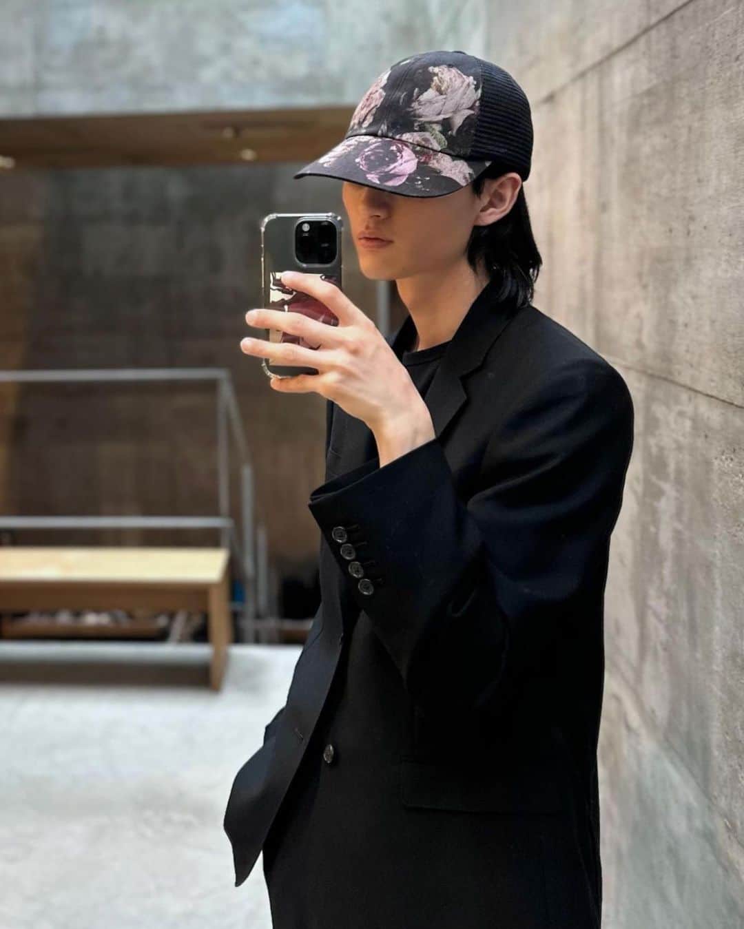 のインスタグラム：「NEW ARRIVALS  ⁡ ⁡ ⁡ ⁡ ⁡ ⁡ ⁡ ⁡ ⁡ ⁡ ⁡ ⁡ ⁡ ⁡ ⁡ ⁡ ⁡ ⁡ ⁡ ⁡ ⁡ ⁡⁡#ladmusician #streetstyle #streetfashion #blackoutfit  #blackfashion  #darkfashion  #setup  #cap  #flowerprint  #キャップ  #セットアップ  #ブラックコーデ  #オールブラック  #tシャツ  #花柄」