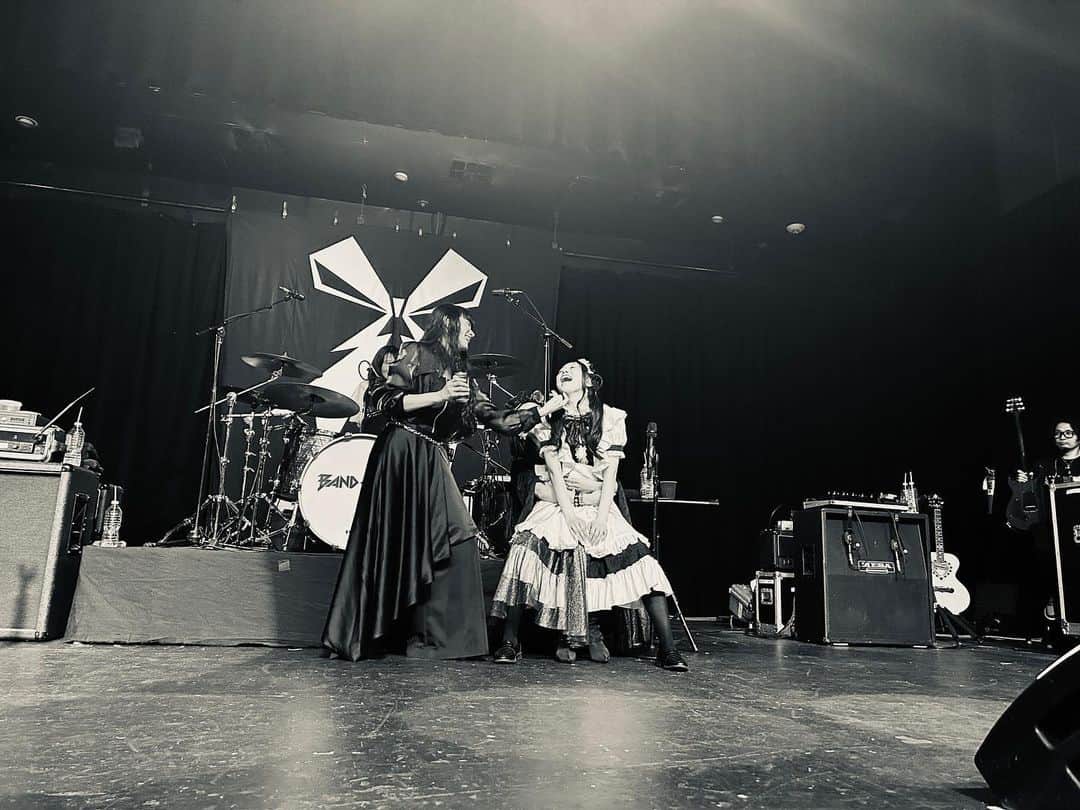 BAND-MAIDさんのインスタグラム写真 - (BAND-MAIDInstagram)「[Gratitude🔥] "BAND-MAID 10TH ANNIV. TOUR in North America" at Emo's in Austin has ended.  Thank you for coming everyone!!    Thanks also to "SHADOW CLIQ" for performing for two days!!  The next show will be at "Welcome to Rockville Fes" in on May 18.  bandmaid.tokyo/contents/617485  #bandmaid #Austin」5月16日 13時12分 - bandmaid.jp