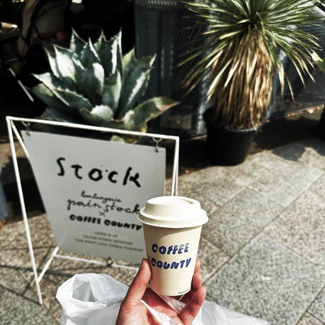 畑中奈緒美さんのインスタグラム写真 - (畑中奈緒美Instagram)「• 🥖☕️🌴  パンを一口食べて思わず『うんまっ！』って声が出てしまった。 後ろにカップルがいてすごく恥ずかしかったよ😌  #なおみさんぽ」5月16日 13時16分 - hatanaka_naomi