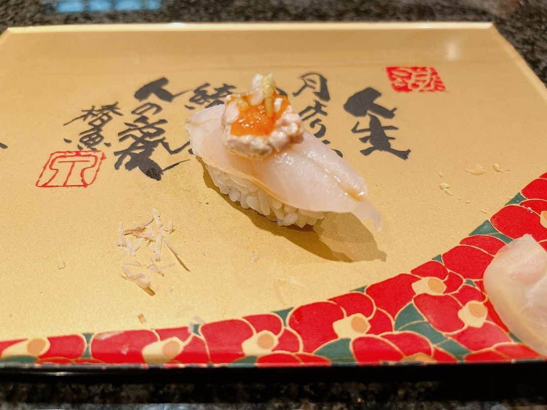 ちなり（高橋知成）さんのインスタグラム写真 - (ちなり（高橋知成）Instagram)「ハシゴしてあの有名な金沢まいもん寿司！正直昨日のお寿司よりクオリティ高かった🤫人生1うまかった😭💕シャリが舌の上でほろっととろけてネタの鮮度も抜群。さすが名店。  #金沢旅行 #金沢まいもん寿司」5月16日 13時32分 - chinarileah
