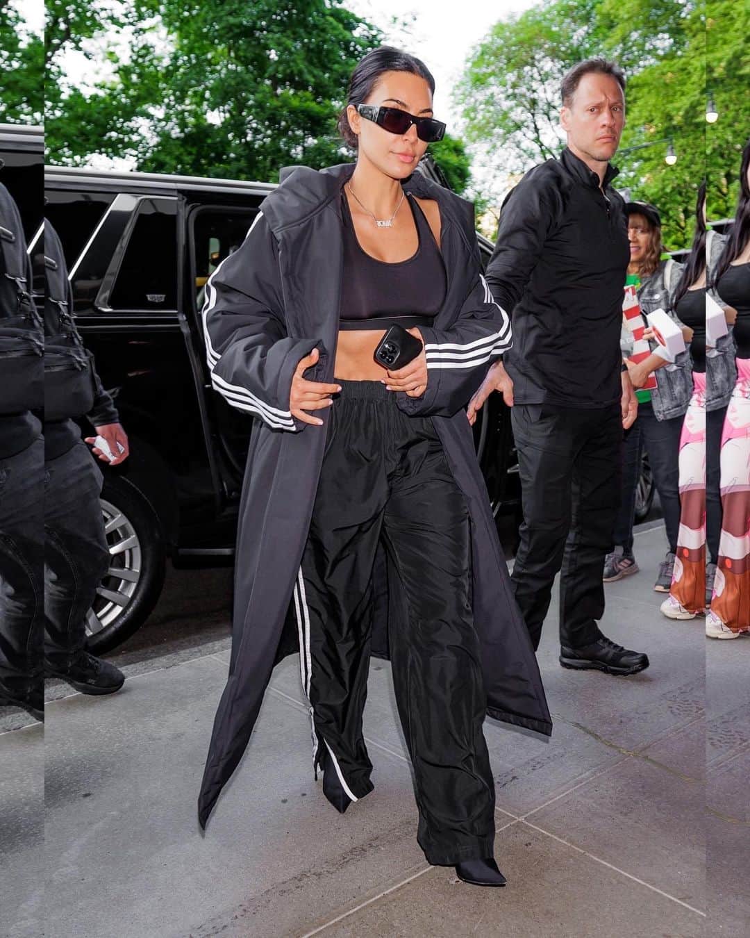 Just Jaredさんのインスタグラム写真 - (Just JaredInstagram)「Kim and Khloe Kardashian coordinated their black and white outfits for an outing in New York City today. We've got more pics on JustJared.com! #KimKardashian #KhloeKardashian Photos: Backgrid」5月16日 13時34分 - justjared