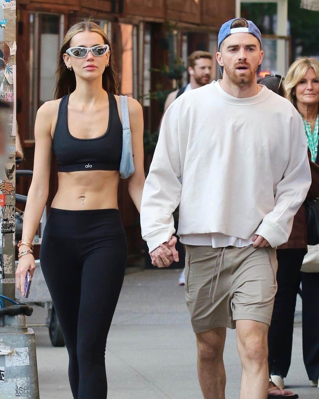 Just Jaredさんのインスタグラム写真 - (Just JaredInstagram)「The Chainsmokers' Drew Taggart and rumored girlfriend Marianne Fonseca held hands while out on a walk in NYC today. We've got more pics and details about Drew's love life on JustJared.com! #TheChainsmokers #DrewTaggart #MarianneFonseca Photos: Backgrid」5月16日 13時35分 - justjared