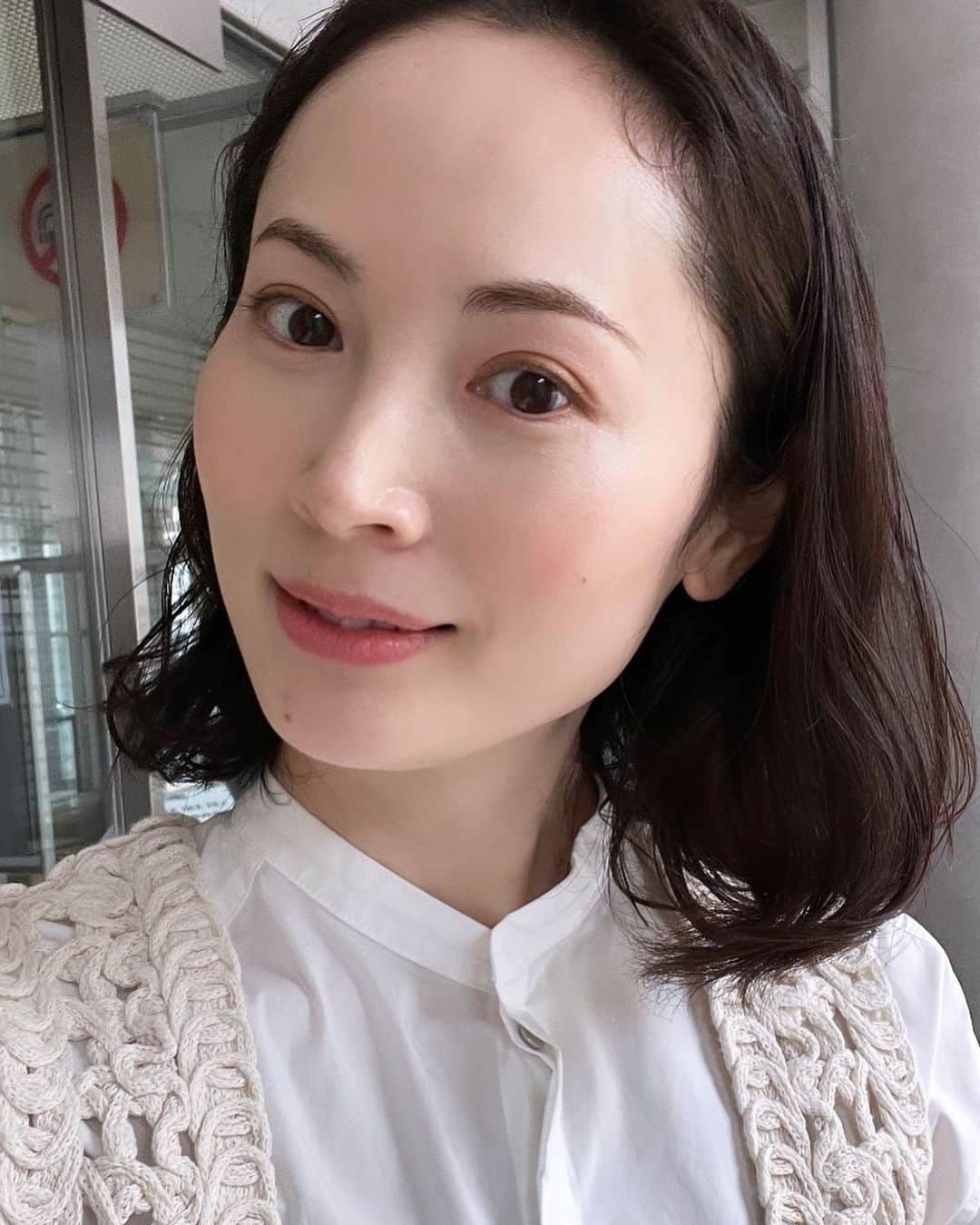 日高薫のインスタグラム：「ナチュラルメイク🩷💄&ツーショット👩🏻‍❤️‍💋‍👩🏻💘  #ナチュラルメイク #natural #make #女の子ママ#6歳 #ツーショット #ママメイク」