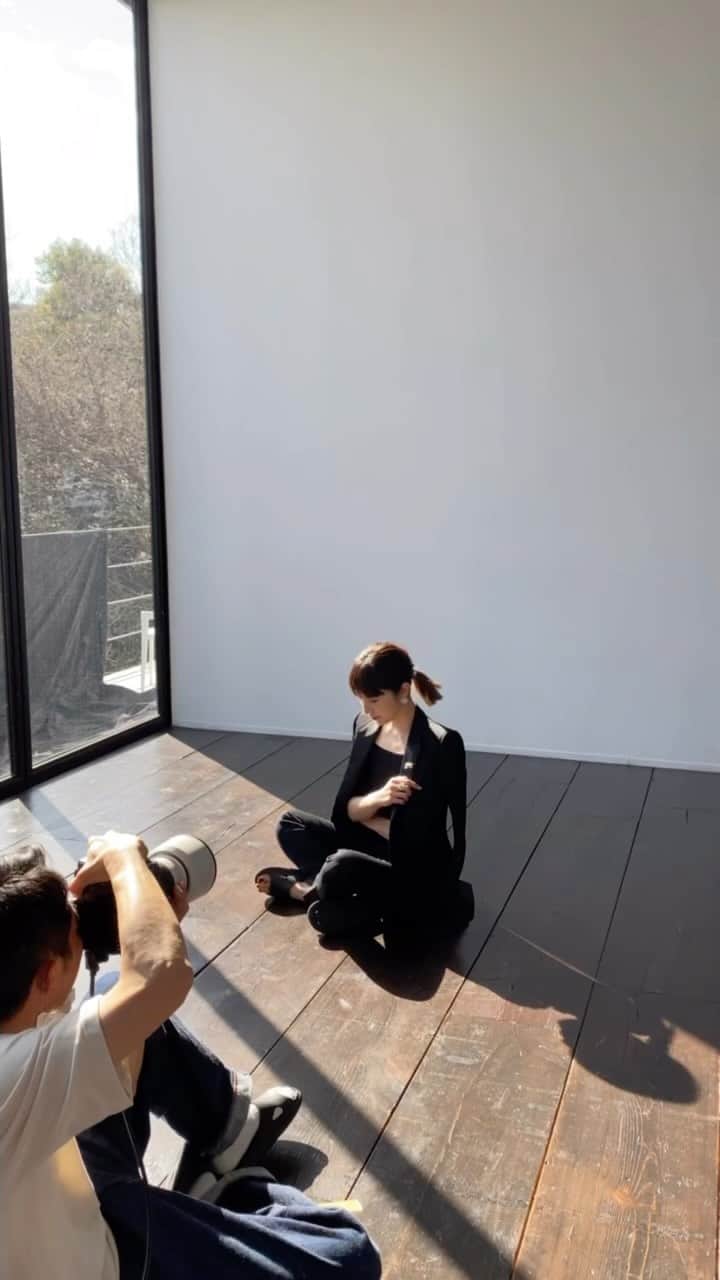 mioのインスタグラム：「@verynavy_official  June 2023」