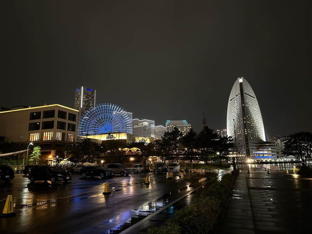 山縣亮太さんのインスタグラム写真 - (山縣亮太Instagram)「5/16 【VW ID.4】  雨の夜ドライブっていいよね。 いつもより夜景が輝いて見える。 母の好きなミスチルの歌にそんな歌詞があったような、、  ヘッドライトと扉開けた時のライトがかっこよくてお気に入り👍  #vw #Volkswagen #ID4 #ブランドアンバサダー #PR」5月16日 13時35分 - y.ryo34