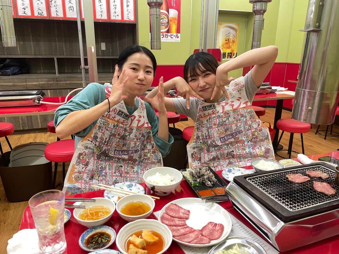 戸田華鈴さんのインスタグラム写真 - (戸田華鈴Instagram)「友達の叔父がオーナーの焼肉屋さん🥩  1ヶ月越しのお誕生日お祝い。 楽しすぎた。はしゃぎすぎた。少し反省。  1枚目の写真ごちゃごちゃしてる感じが好き」5月16日 13時36分 - karintsuji