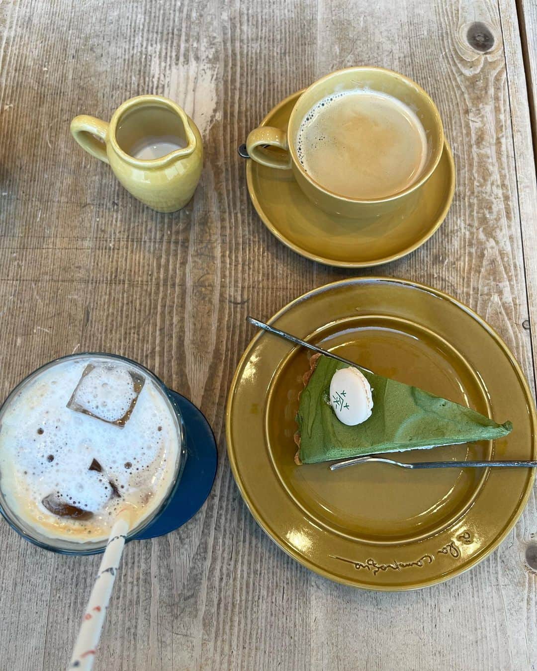 AriizumiEmaさんのインスタグラム写真 - (AriizumiEmaInstagram)「先日のお茶。 大好きなアイスカフェラテと、 抹茶のケーキ。 水分沢山取る人なので、カフェフリーじゃないと足りない^^;  #アイスカフェラテ #cafe」5月16日 14時00分 - ema_ariizumi
