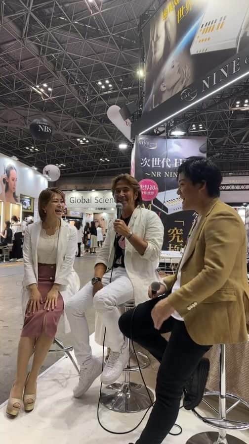 のインスタグラム：「NINEブースで羽賀研二さんとトークショー❤️」