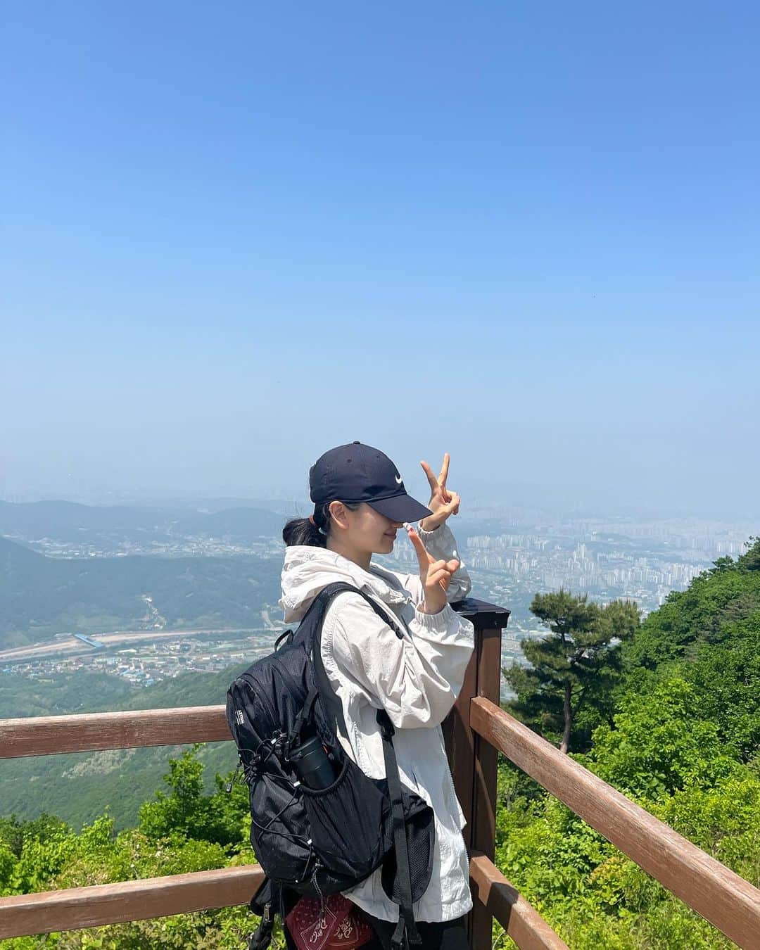 ウォン・ジナさんのインスタグラム写真 - (ウォン・ジナInstagram)「올해 첫 등산💚」5月16日 14時52分 - j0i3n2a9