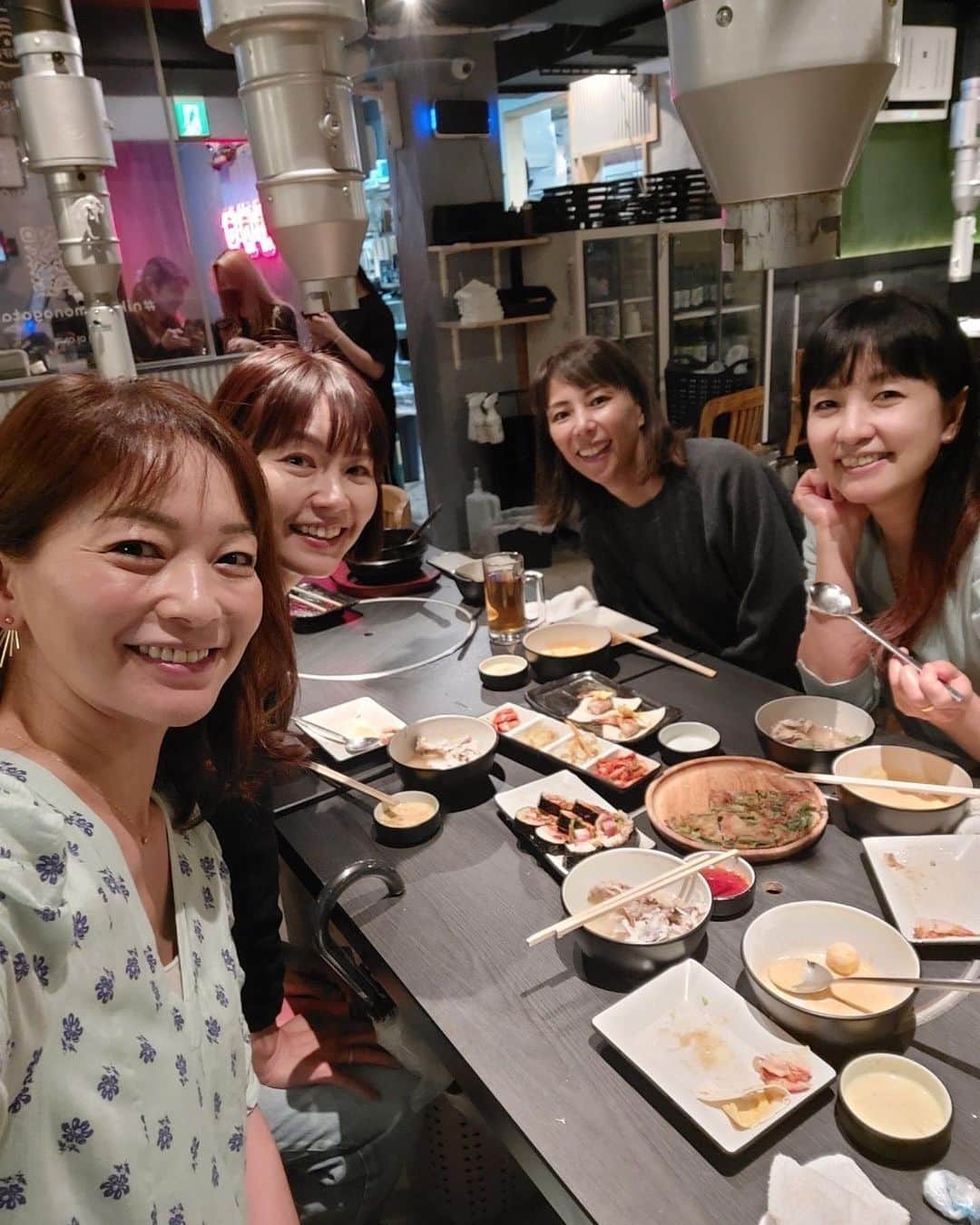 ナオのインスタグラム：「毎月恒例の新大久保会  くるみちゃん、純ちゃん、甘糟ちゃんと行ってきました😊  @nikunomonogatari   @k.k.nagata  @junsatoidea  @norihey924   毎度また来月ね〜！でお別れします😆 来月も楽しみ🧡」