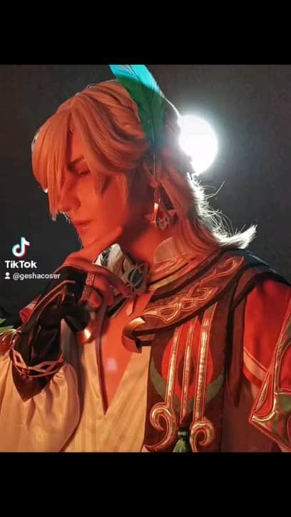 Gesha Petrovichのインスタグラム：「I cant smirk 😭 #Kaveh #genshinimpact #genshinimpactcosplay #geshacoser #geshawigs」