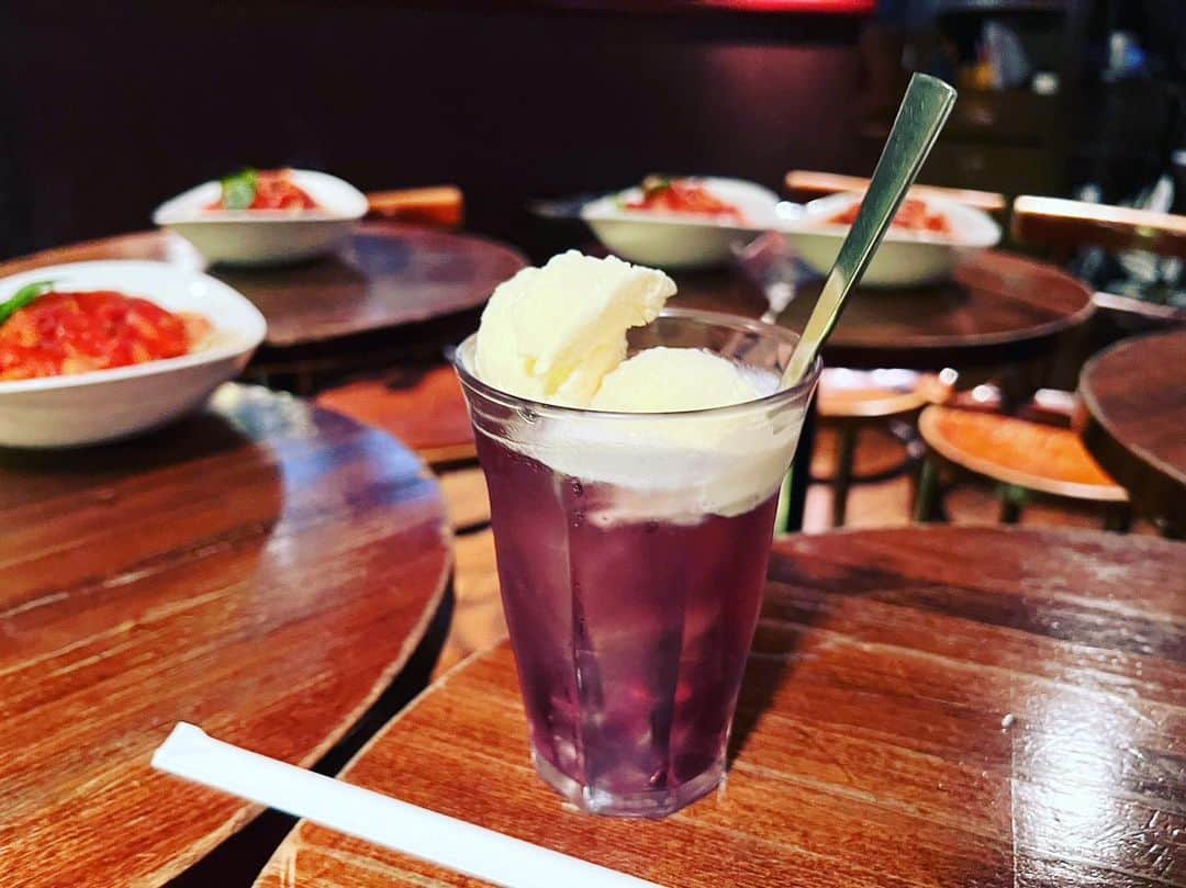 のインスタグラム：「なす色クリームソーダ  #なすとらサミット」