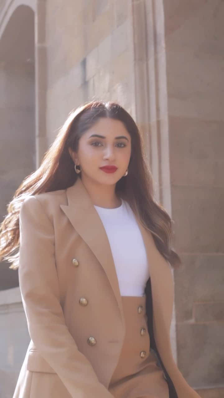 Aashna Shroffのインスタグラム：「#ad The perfect finishing touch to any look is a powerful lip. Wear your confidence with 16H intense color with Color Riche Lipsticks by L’Oreal Paris. Get yours on Nykaa today!  #LorealParisIndia #ImWorthIt #WalkYourWorth #ColorRiche #Cannes2023」
