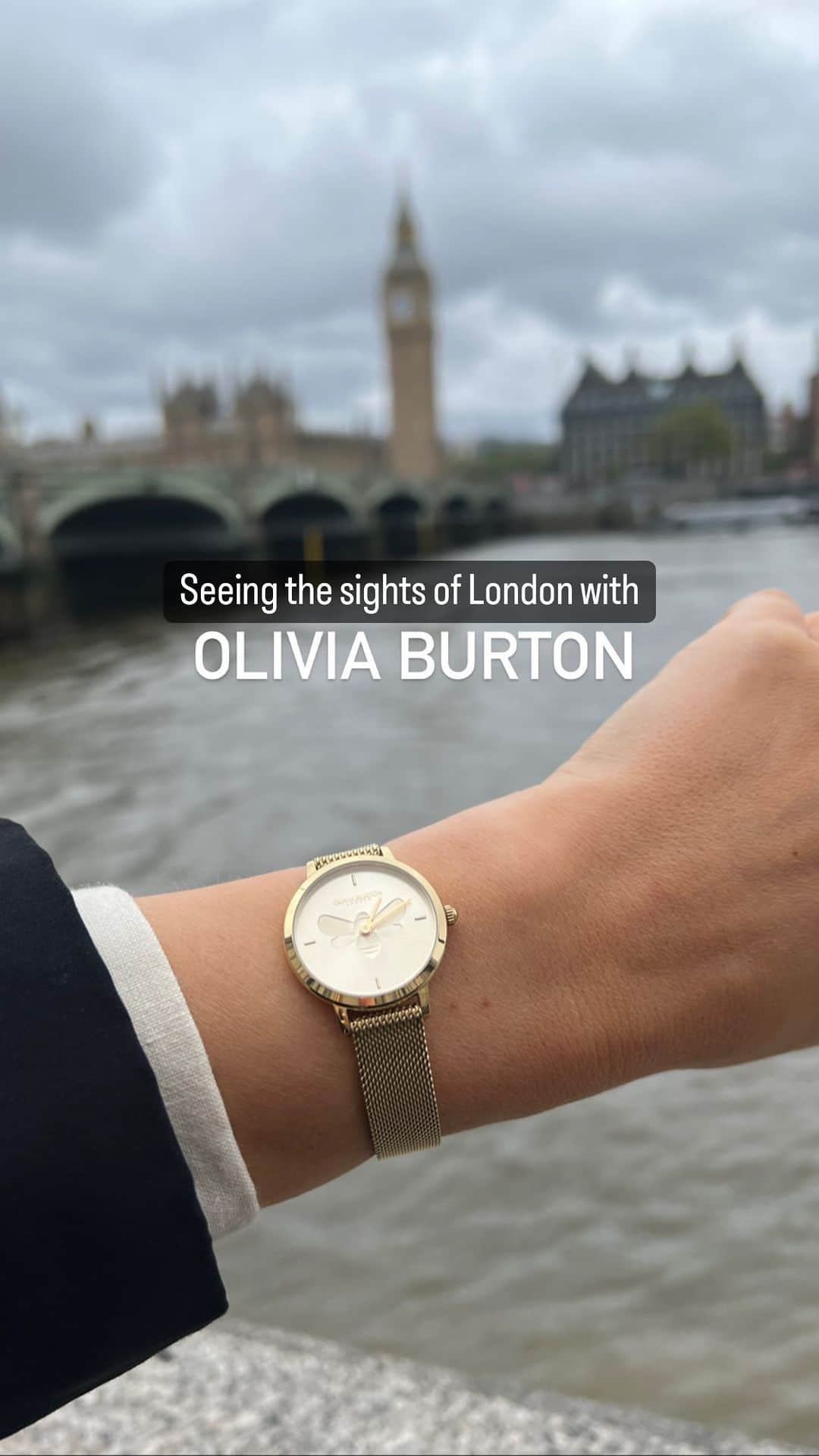 のインスタグラム：「Being a tourist in my own city 🇬🇧 and Seeing some of the London sights with @oliviaburtonlondon  AD #postcardsfromlondon」