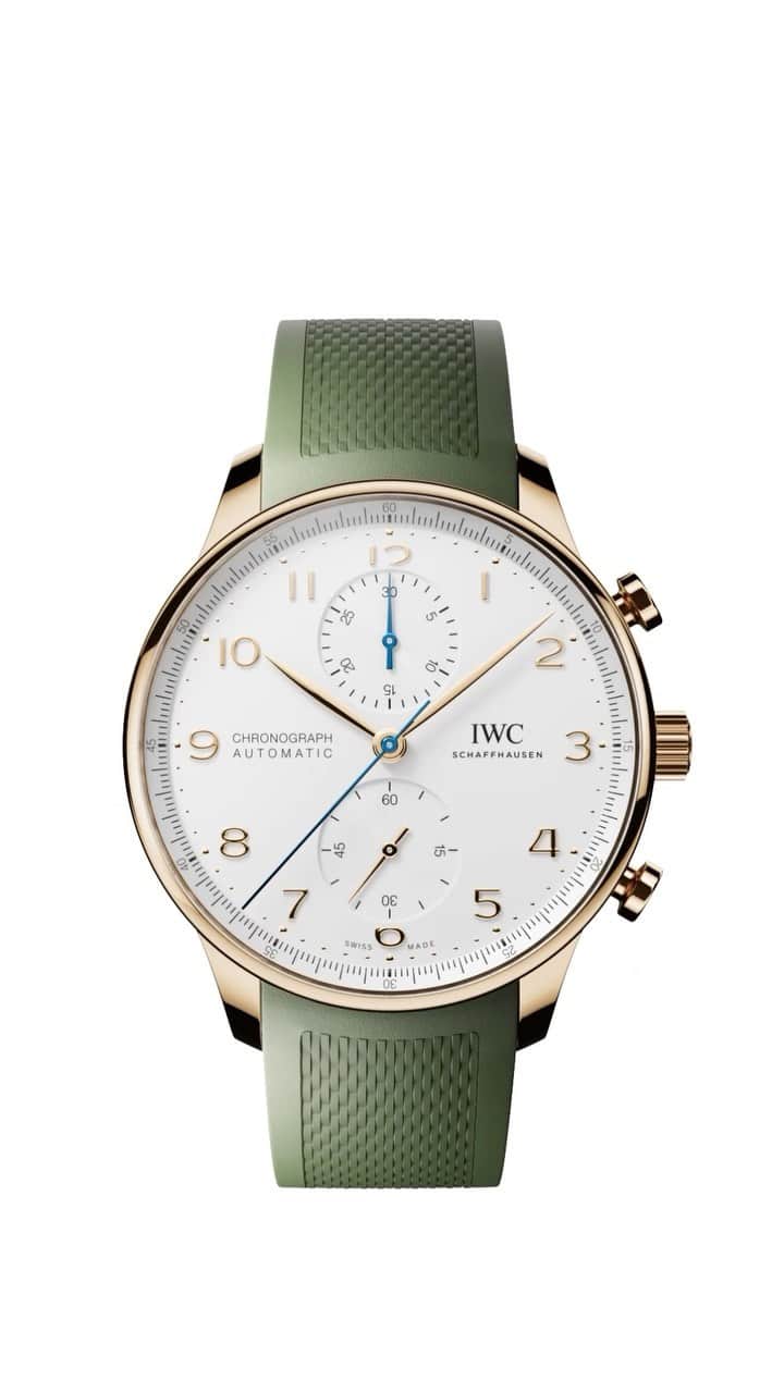 IWCのインスタグラム：「The #IWCportugieser Chronograph (Ref. IW371611) with a contemporary olive green rubber strap. #TheReference   🔗Link in Bio  ℹ Silver plated dial 18CT Armor Gold® case IWC-manufactured 69355 Calibre」