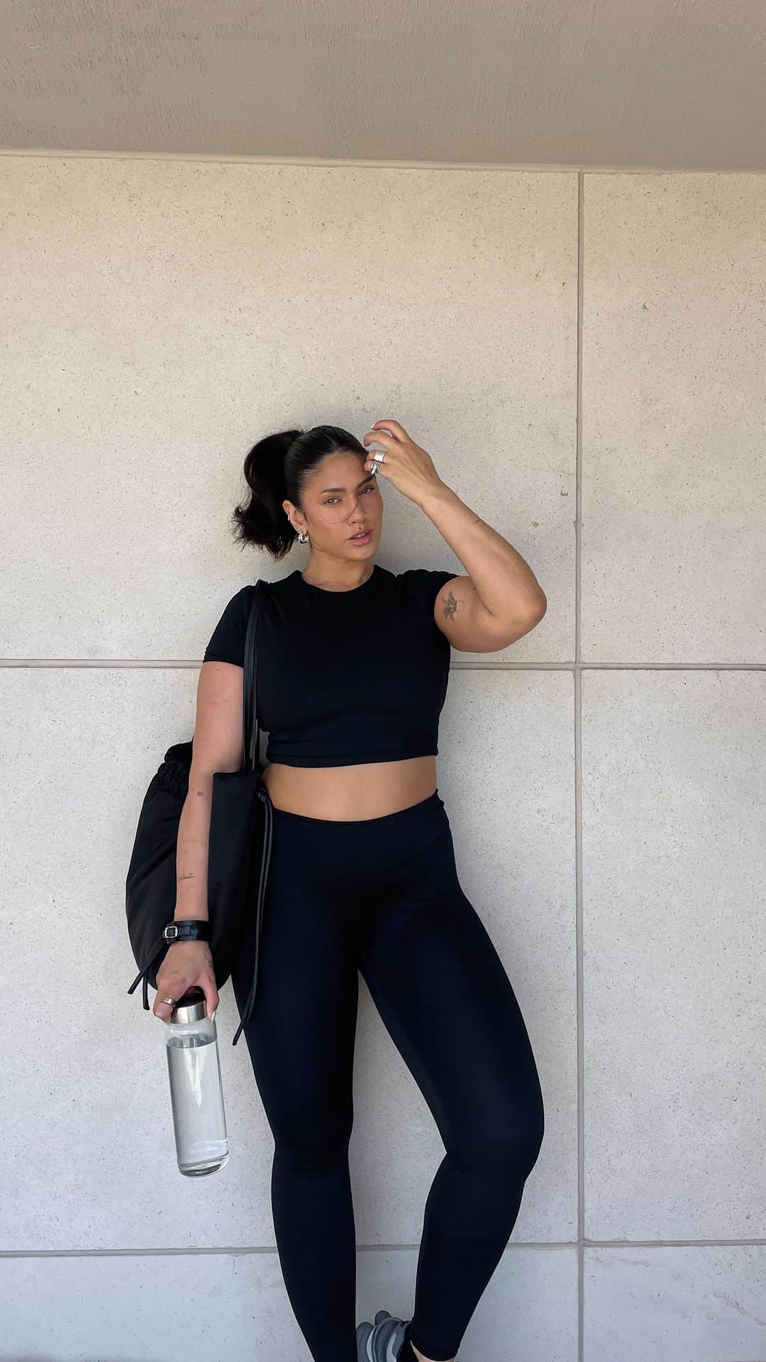 La'Tecia Thomasのインスタグラム：「Getting ready for todays lower body workout in @csb 💣」
