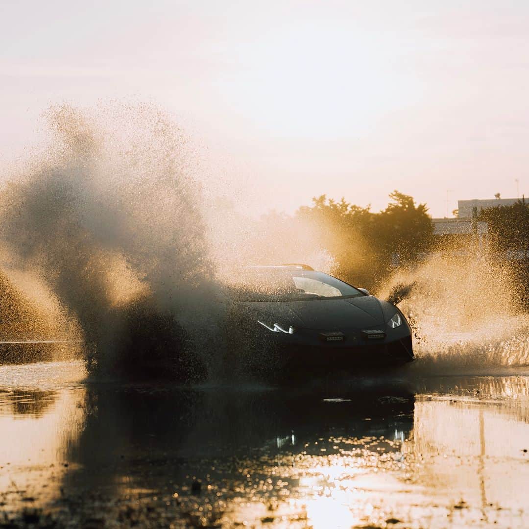 ランボルギーニのインスタグラム：「Adventure has many roads to drive on. Huracán Sterrato is perfect for them all.  #Lamborghini #HuracanSterrato #BeyondTheConcrete __ Huracán Sterrato: fuel consumption combined: 14,9 l/100km (WLTP); CO2-emissions combined: 337 g/km (WLTP)」