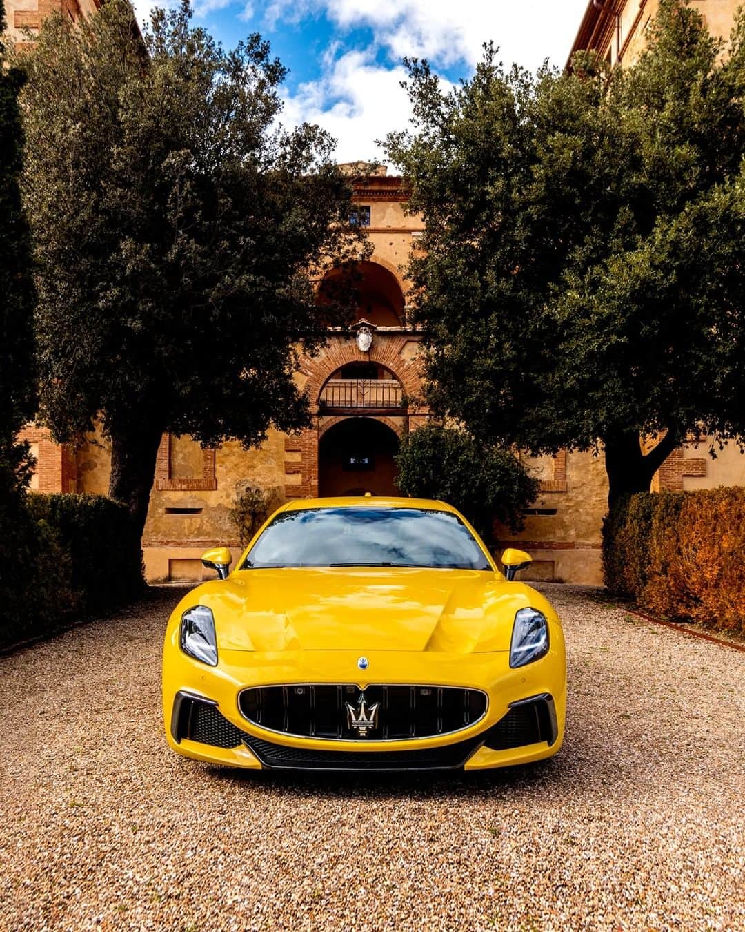 マセラティさんのインスタグラム写真 - (マセラティInstagram)「The GranTurismo has arrived in its natural element: Italy. Now tell us, what's your dream Italian grand tour? Leave a comment below 👇 #Maserati #MaseratiGranTurismo」5月17日 1時09分 - maserati