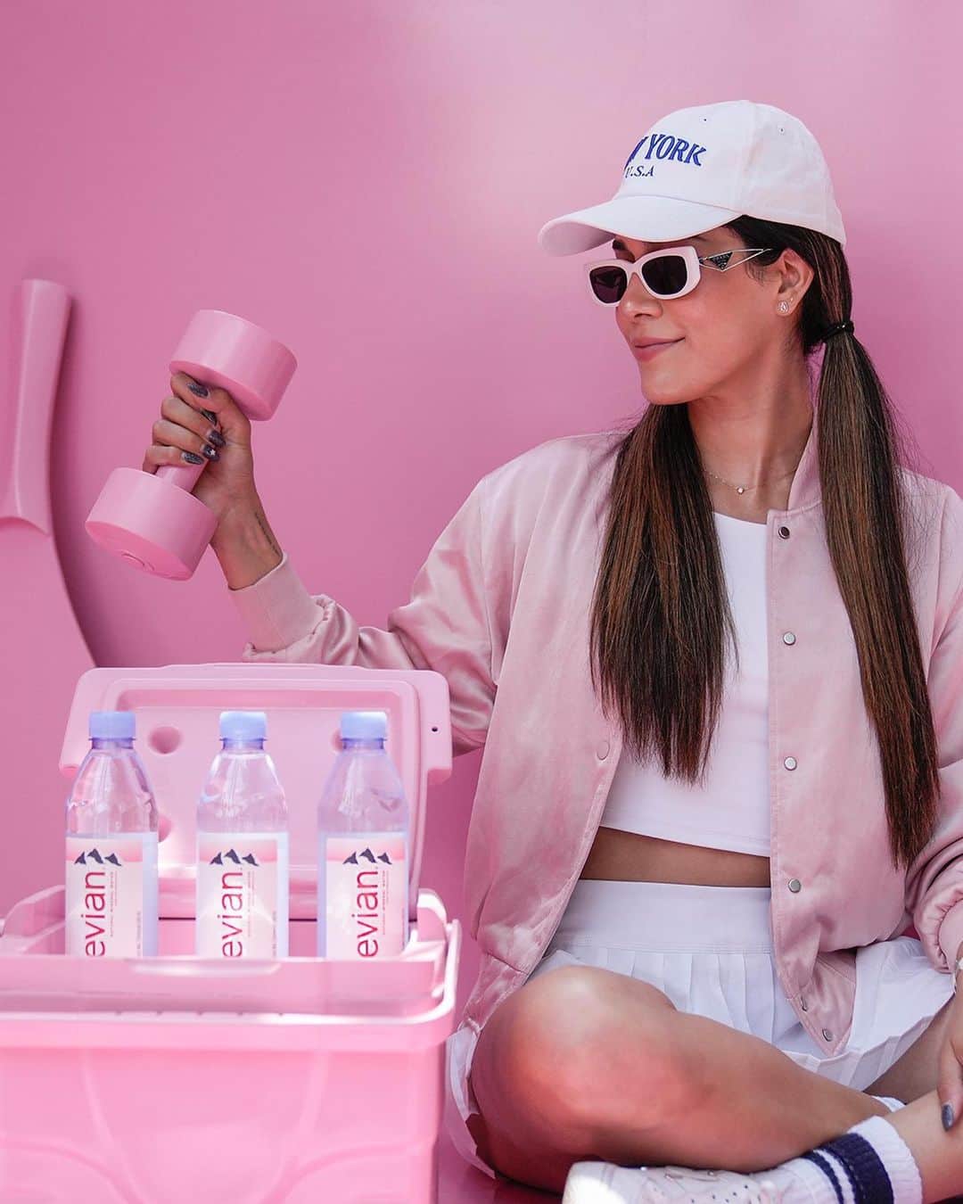 evianさんのインスタグラム写真 - (evianInstagram)「Take a sip and breathe 🧘‍♀️💧   Here's how @luisaferss is aligning her hydration chakras at #glamcamp in Mexico City 💕    #RefreshYourself #evianwater」5月17日 1時13分 - evianwater